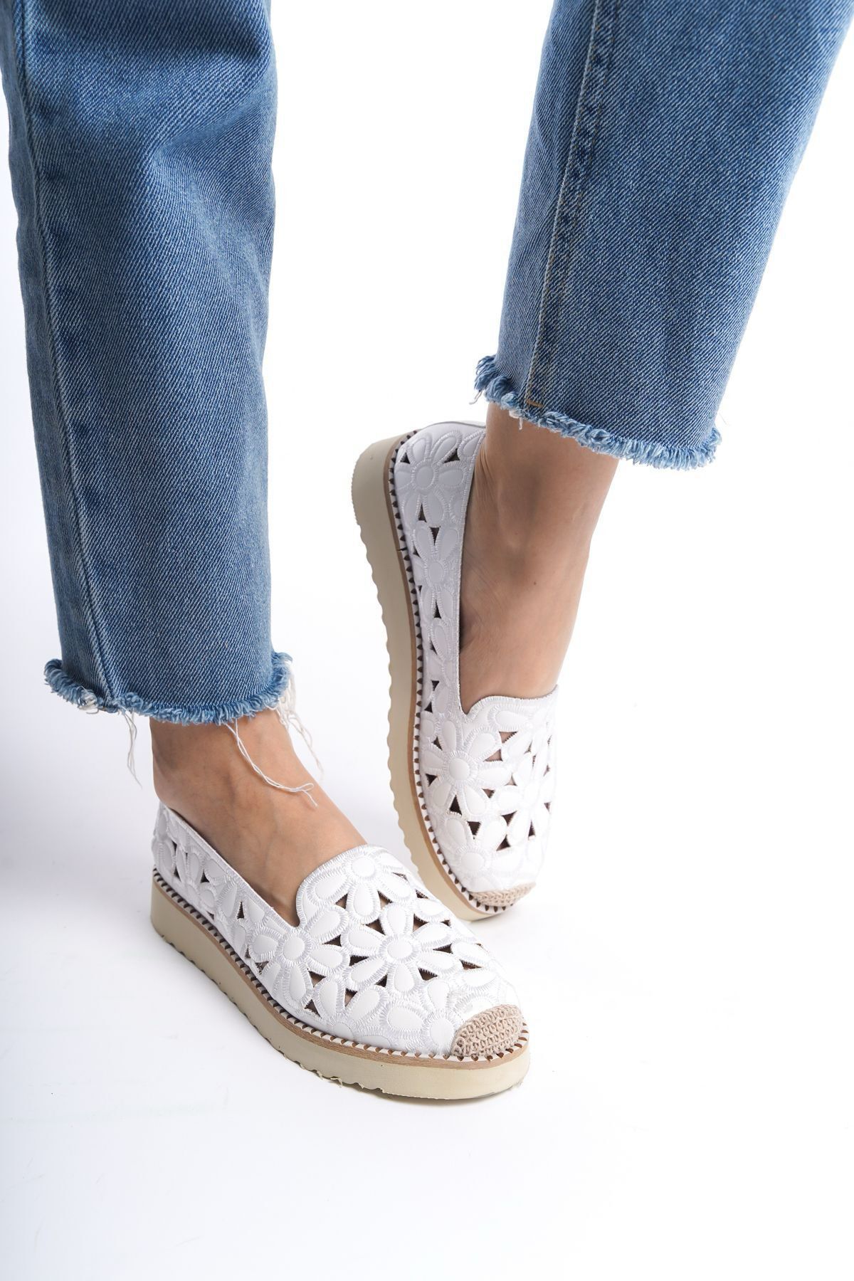 Çiçek Detaylı Kadın Babet Ayakkabı - Görsel 2