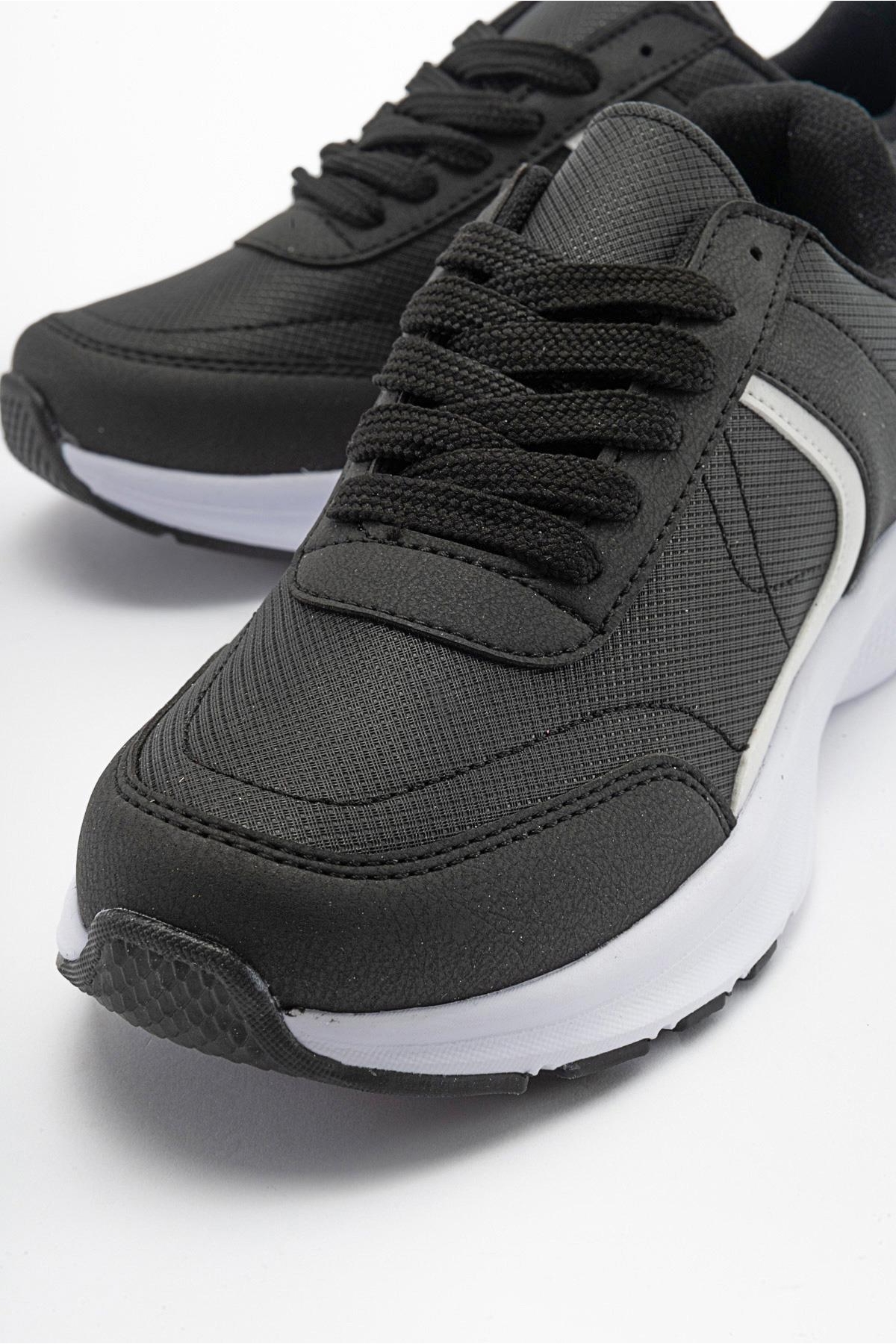 Kaydırmaz Kadın Spor Ayakkabı SİYAH - Görsel 4