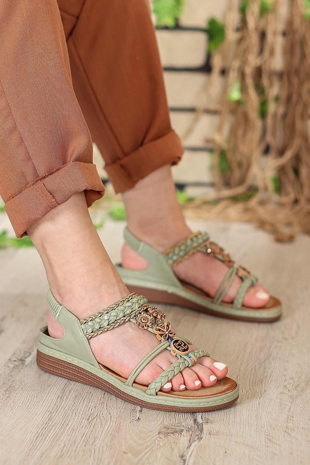 Gj Lady Rahat Taban Taş Detaylı Lastikli Kadın Sandalet - Görsel 6