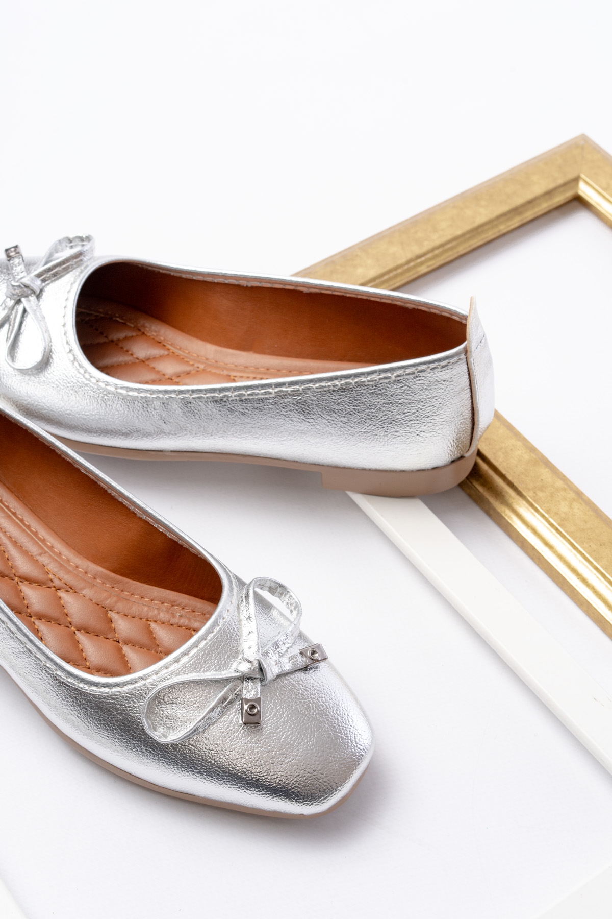 Potin Gümüş Fiyonklu ( 2 cm) Oval Burunlu Günlük Kullanım Babet - Görsel 4