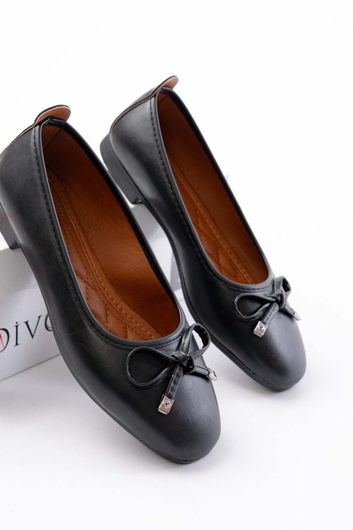 Potin Siyah Fiyonklu ( 2 cm) Oval Burunlu Günlük Kullanım Babet - Görsel 5