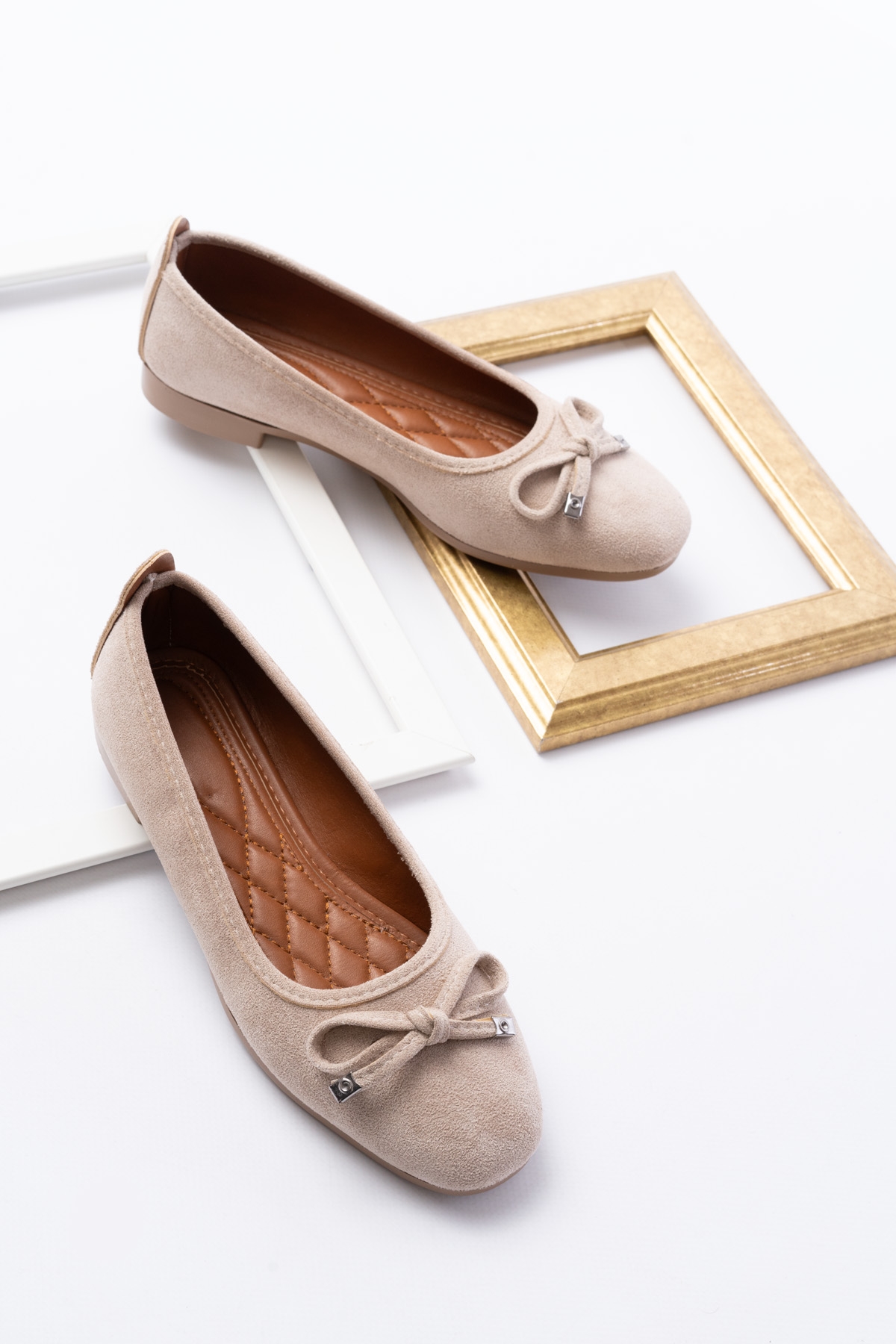 Divolya Divolya Potin Bej Süet Fiyonklu ( 2 cm) Oval Burunlu Günlük Kullanım Babet Flo'da! Bej - 4. görsel