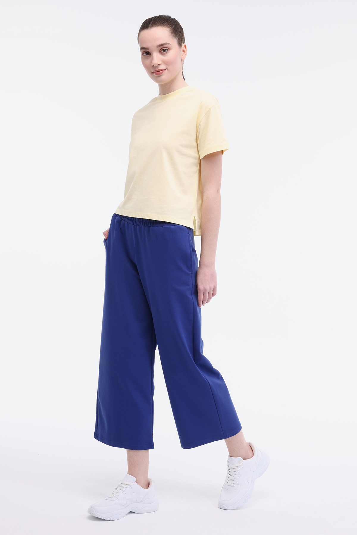 https://floimages.mncdn.com/media/catalog/product/25-05/05/102006536_m3.JPG