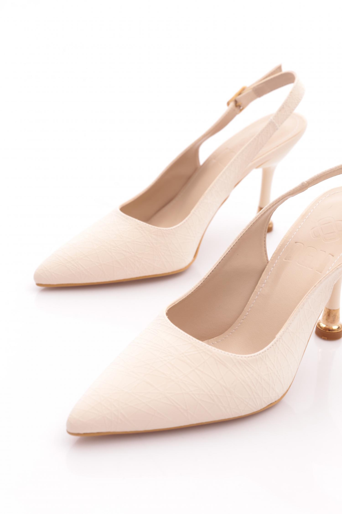 1050 Kadin Arkasi Açik Topuklu Ayakkabi - Görsel 5