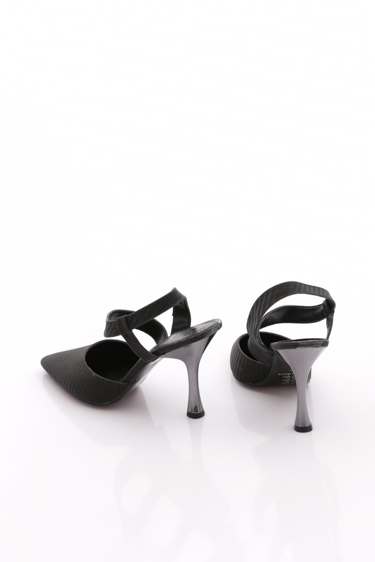 1002 Kadin Lastikli Arkasi Açik Sivri Burunlu İnce Topuklu Ayakkabi - Görsel 4