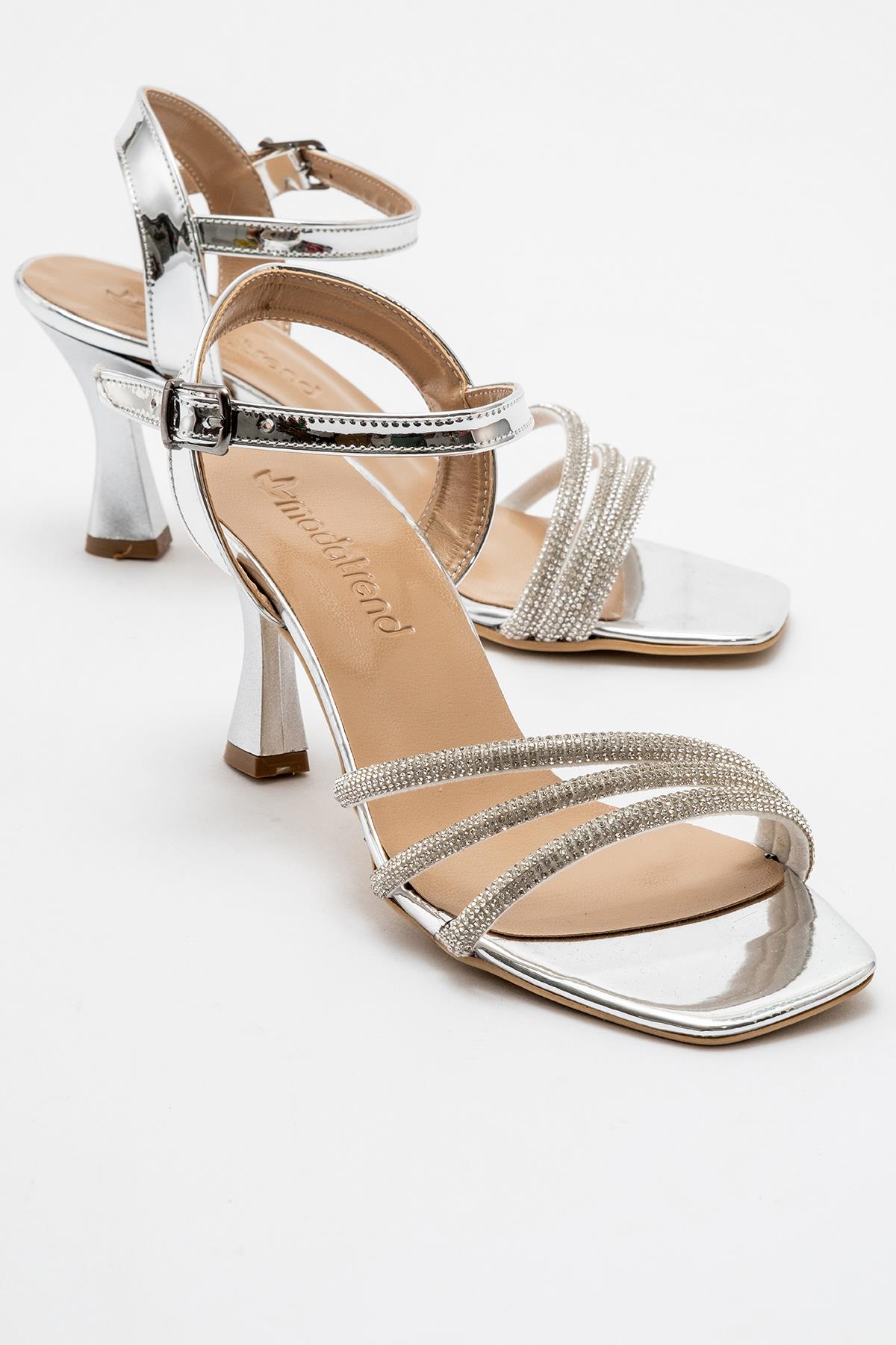 Kadın Küt Burunlu GÜMÜŞ AYNA - Görsel 2