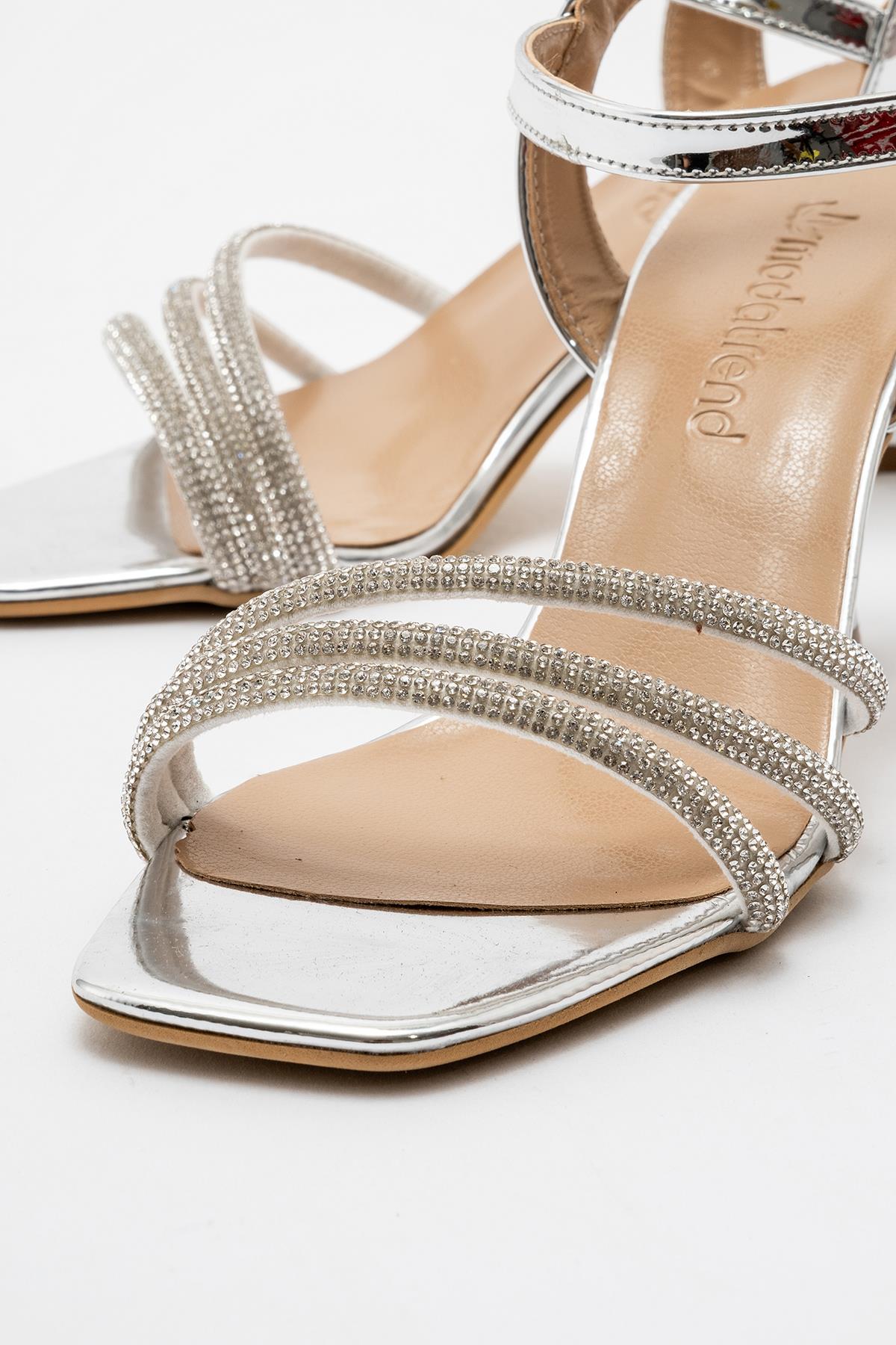 Kadın Küt Burunlu GÜMÜŞ AYNA - Görsel 4