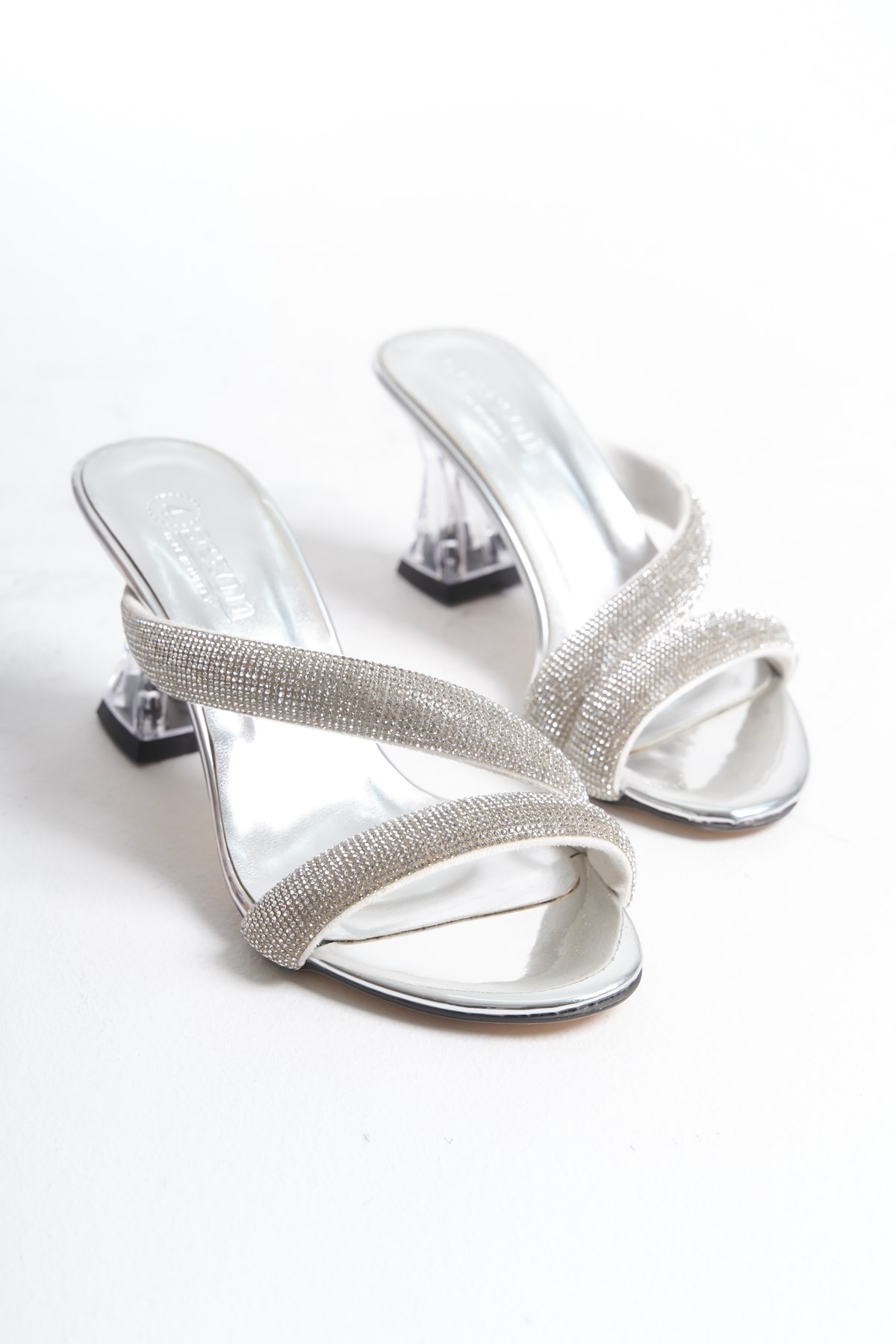 Miranda Kadın Gümüş Çift Bant Taşlı Şeffaf Topuklu Şık Rahat Abiye Sandalet MIRANDA-1983 - Görsel 5
