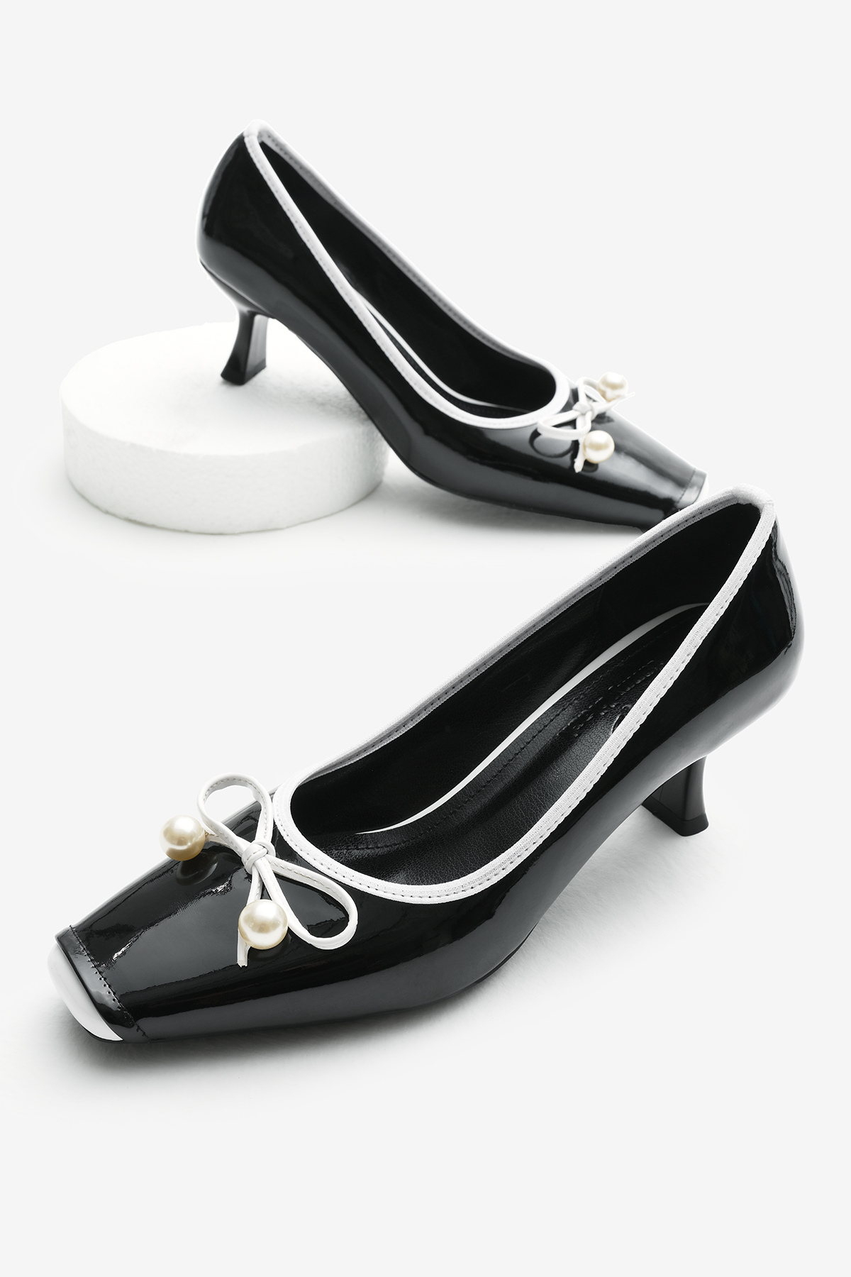 Kadın Siyah Neolit Taban Fiyonk Detaylı Kare Burunlu Topuklu Ayakkabı - Görsel 3