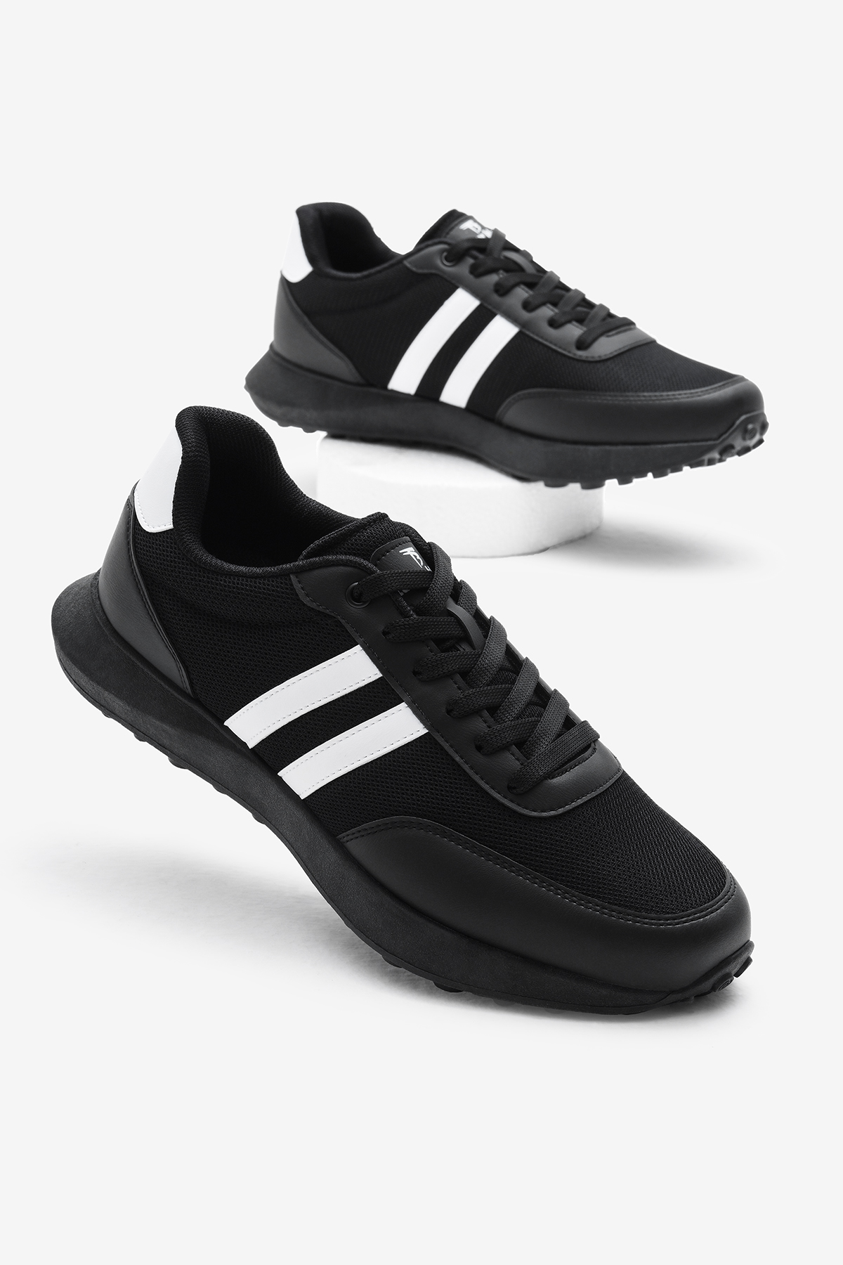 Erkek Siyah Beyaz Termo Taban Şeritli Nefes Alabilen Kumaş Bağcıklı Spor Ayakkabı - Görsel 2