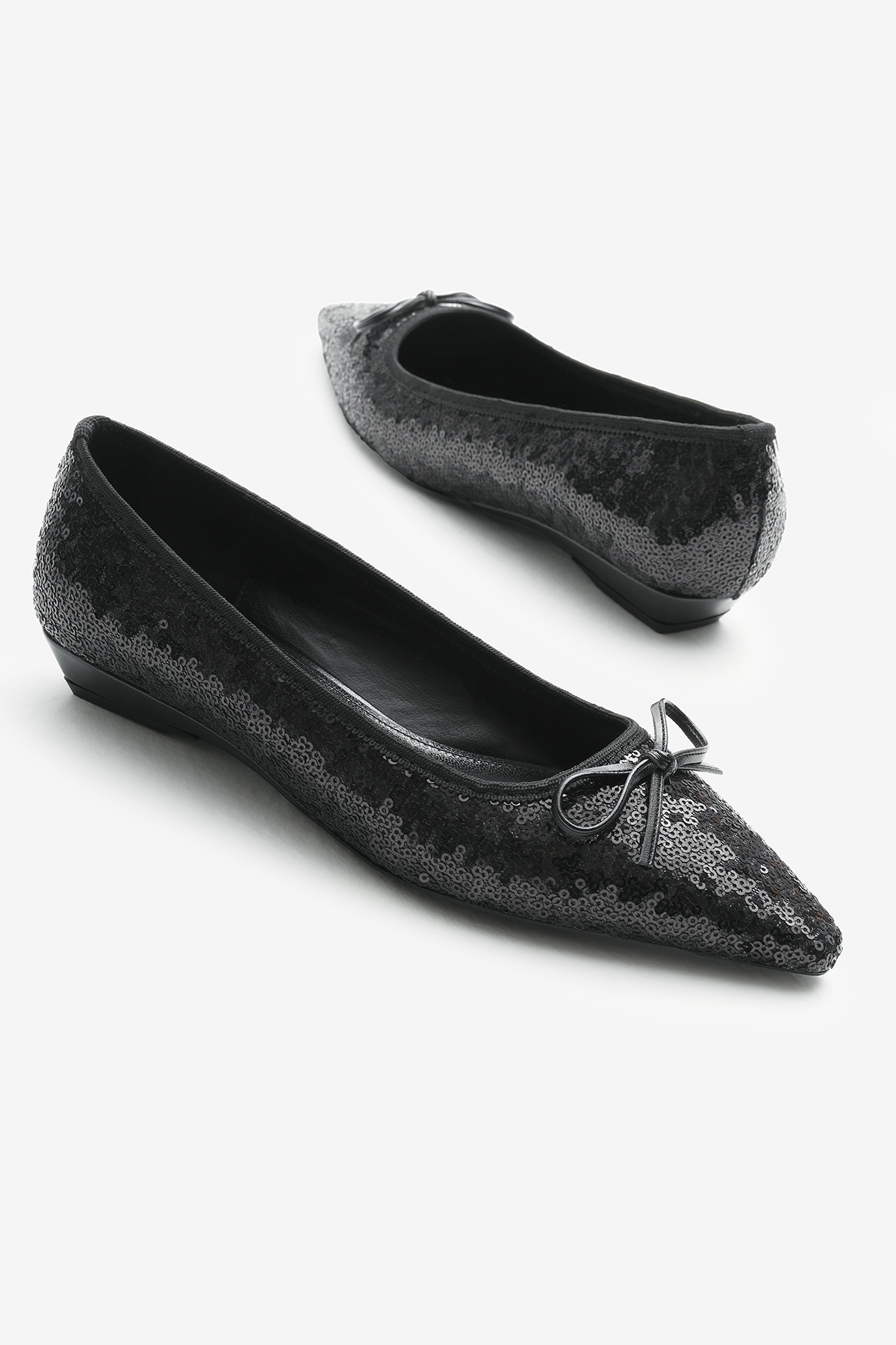 Kadın Siyah Neolit Taban Fiyonklu Puantiye Detaylı Sivri Burunlu Babet - Görsel 5