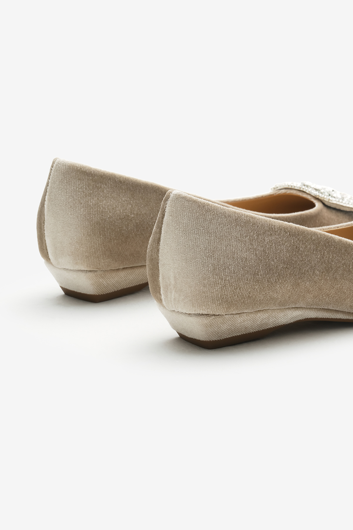 Kadın Bej Neolit Taban Taşlı Kare Toka Detaylı Sivri Burunlu Babet - Görsel 6