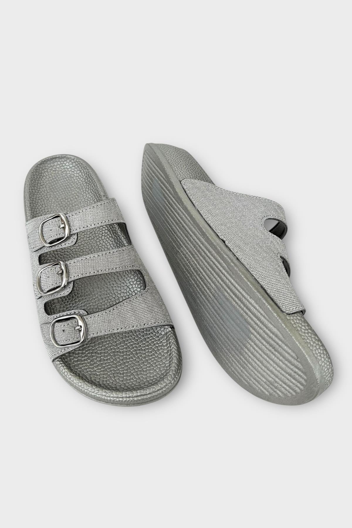 Kadın Üç Bant Ayarlanabilr Tokalı Terlik FÜME - Görsel 5