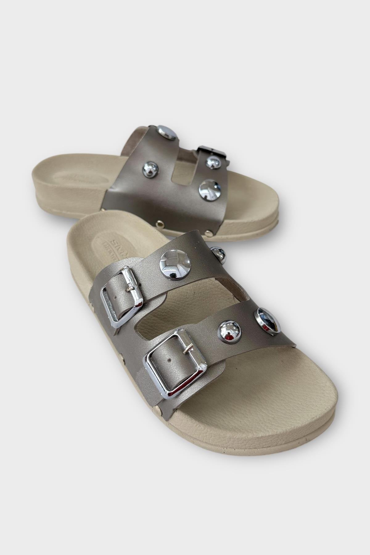 Kadın Çift Bantlı Toka Detaylı Günlük Konfor Terlik GÜMÜŞ - Görsel 3