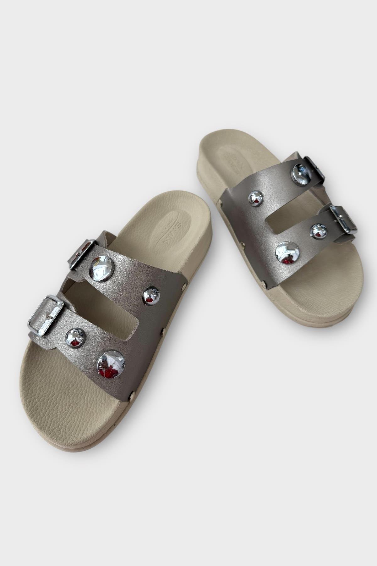 Kadın Çift Bantlı Toka Detaylı Günlük Konfor Terlik GÜMÜŞ - Görsel 4