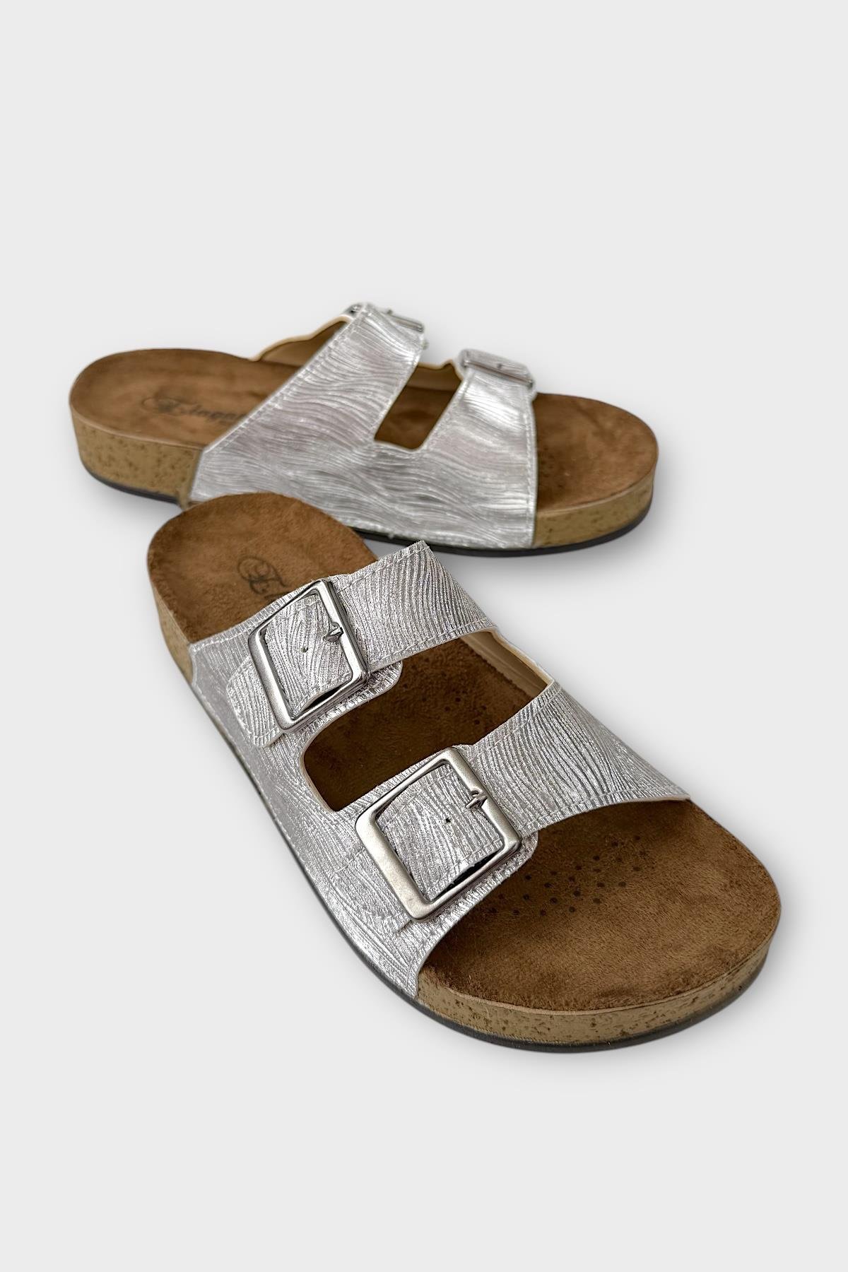 Kadın Günlük Terlik Ayarlanabililr Tokalı Çift Bantlı Şık Ortopedik Yazlık Ev Plaj Tatil Terliği GÜMÜŞ - Görsel 3