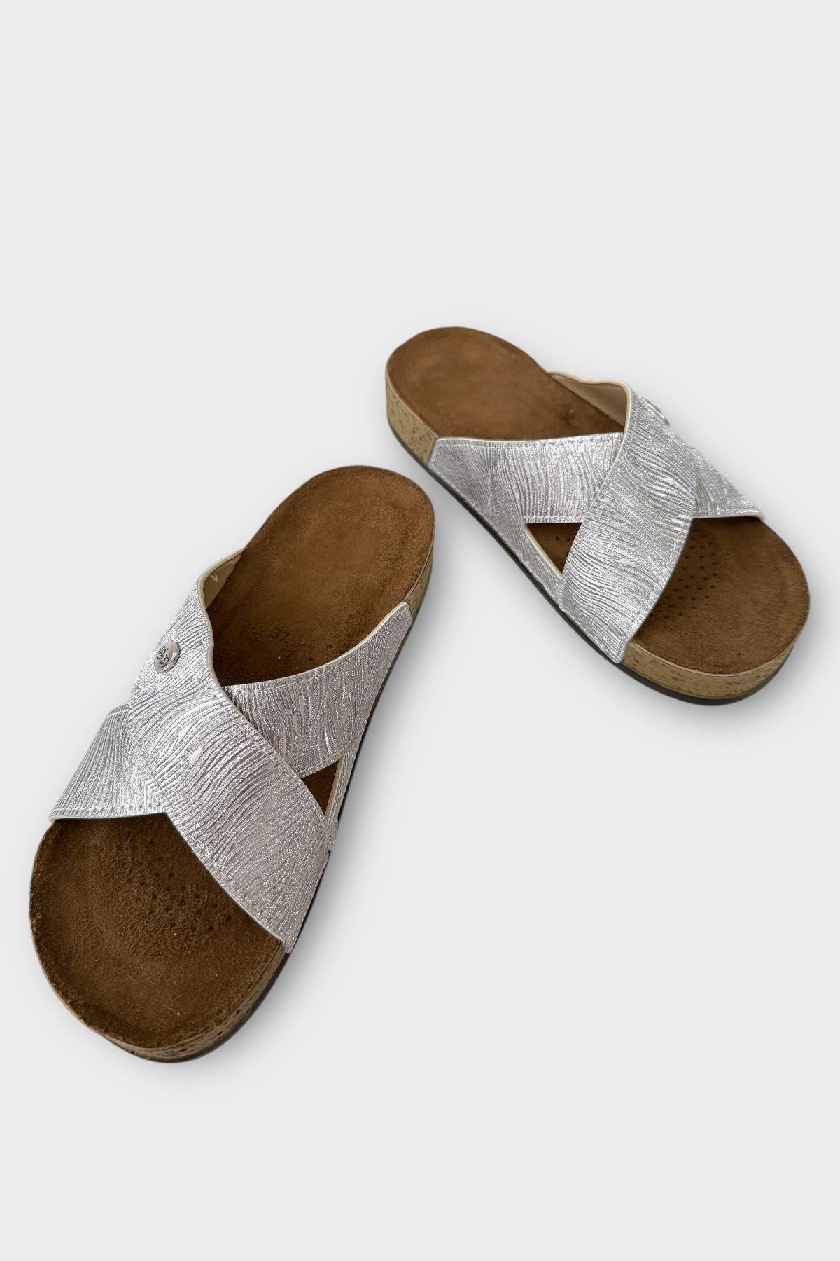 Kadın Günlük Terlik Çapraz Şık Ortopedik Yazlık Ev Plaj Tatil Terliği GÜMÜŞ - Görsel 4