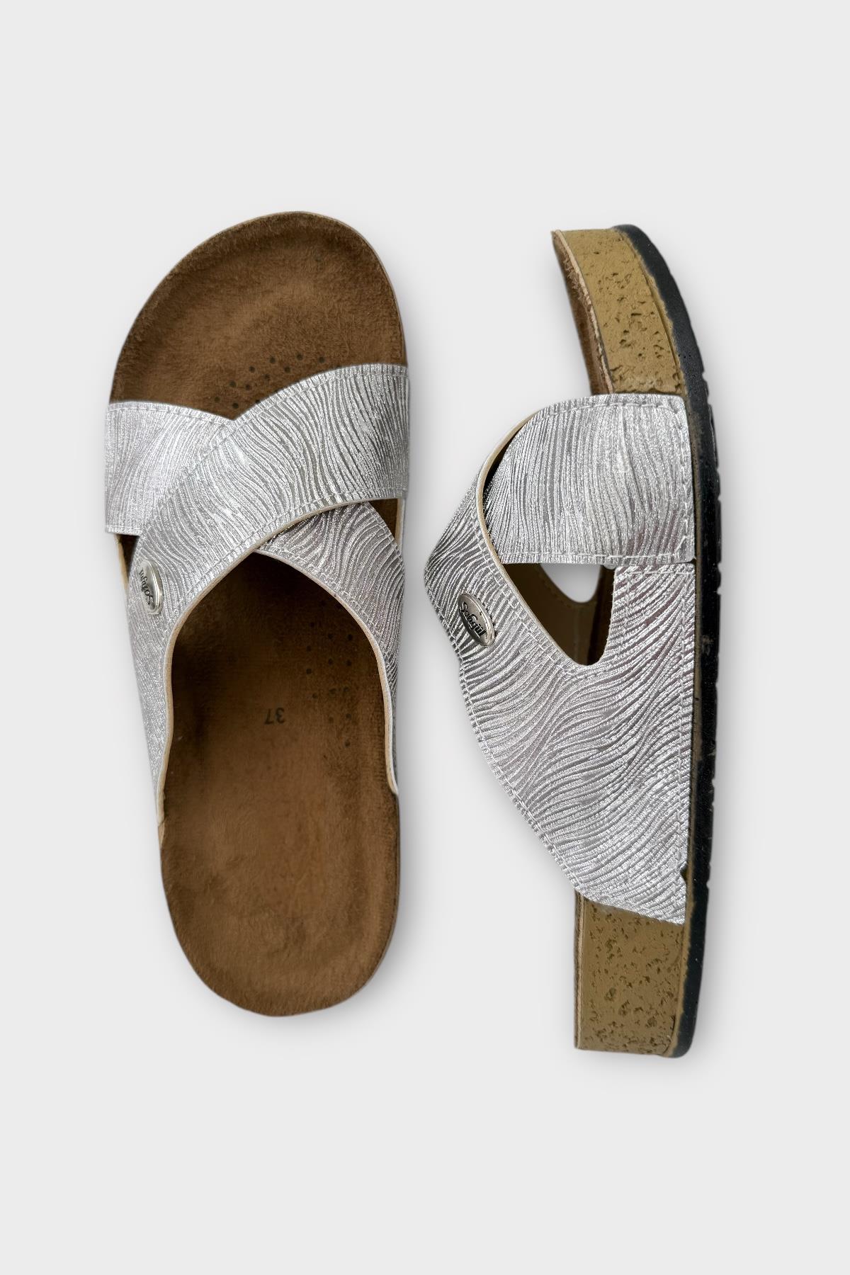 Kadın Günlük Terlik Çapraz Şık Ortopedik Yazlık Ev Plaj Tatil Terliği GÜMÜŞ - Görsel 7