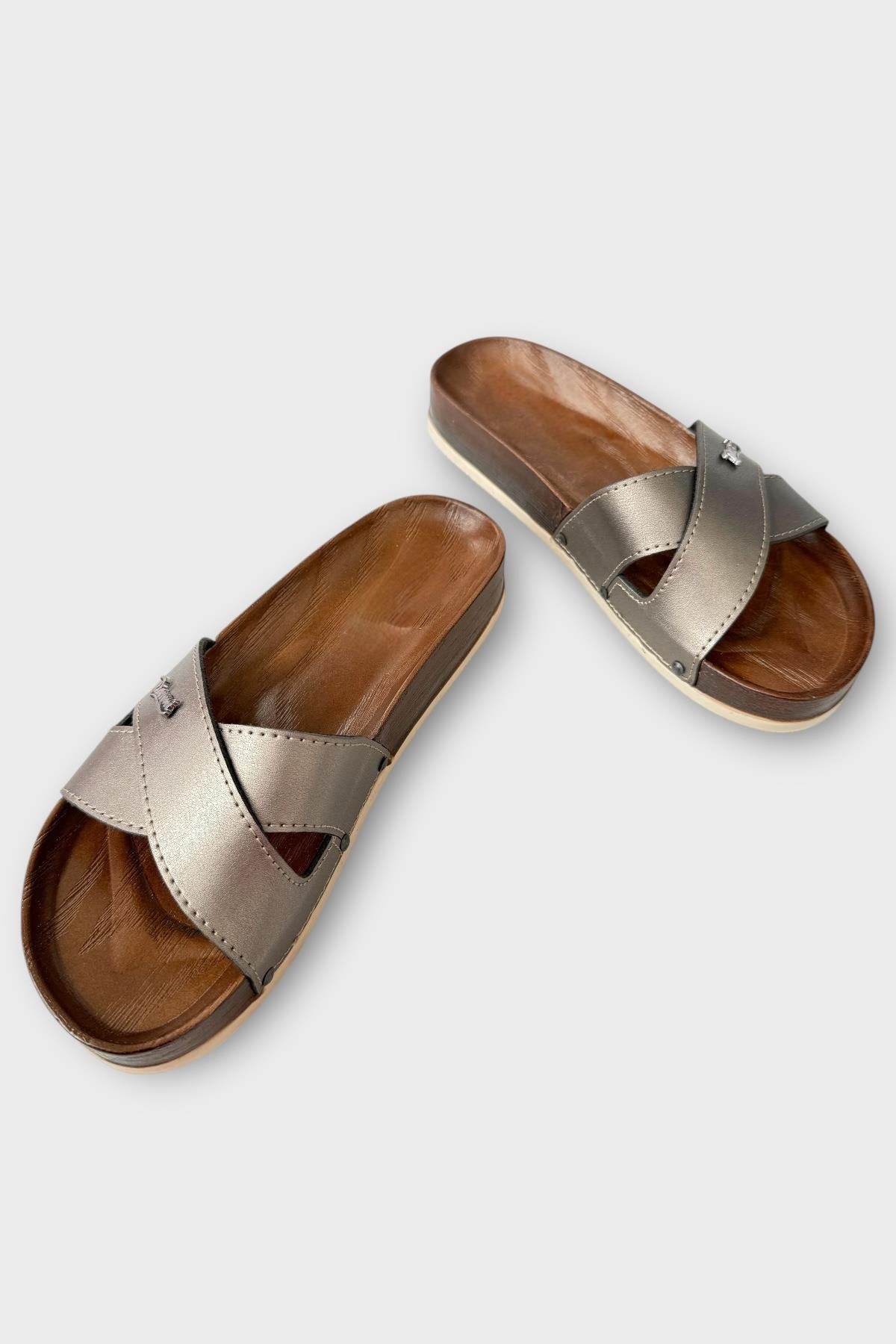 Kadın Günlük Terlik Çapraz Şık Ortopedik Yazlık Ev Plaj Tatil İş Terliği PLATİN - Görsel 4