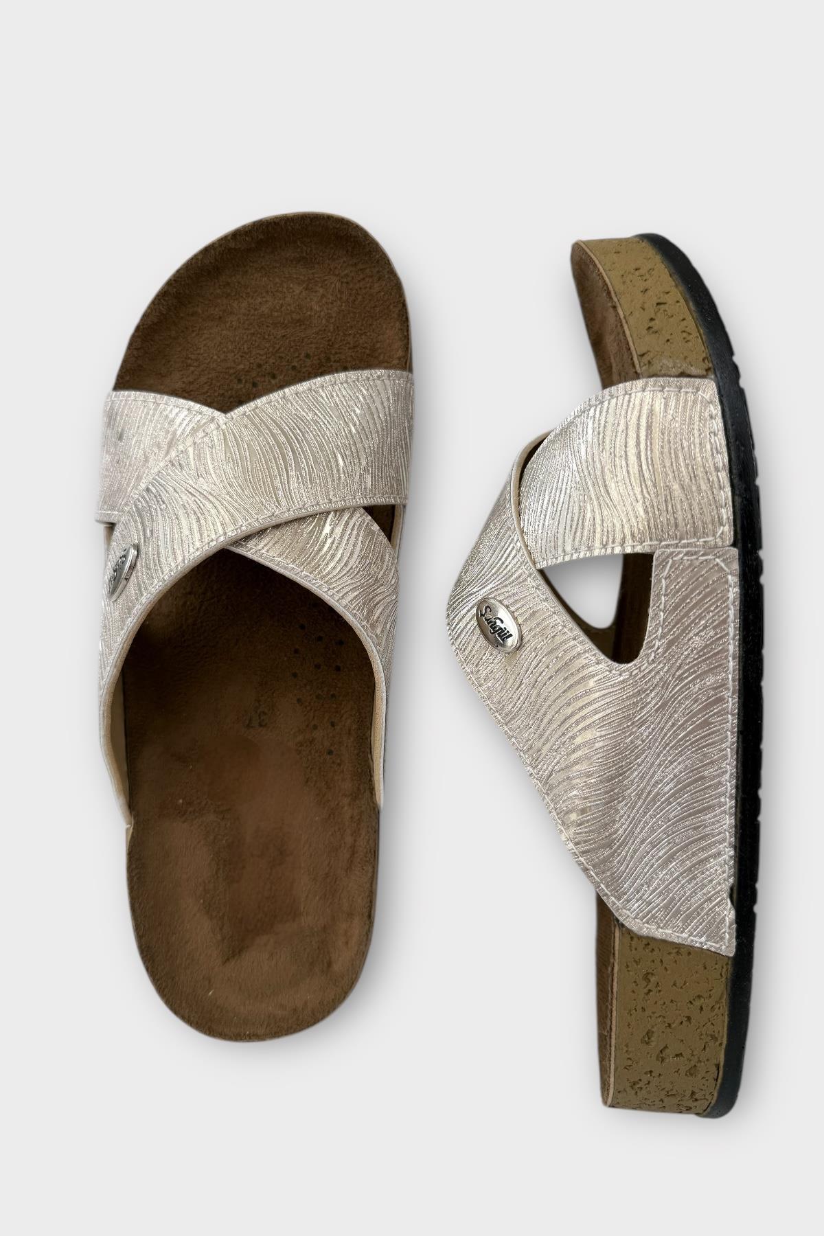 Kadın Günlük Terlik Çapraz Şık Ortopedik Yazlık Ev Plaj Tatil Terliği ALTIN - Görsel 7