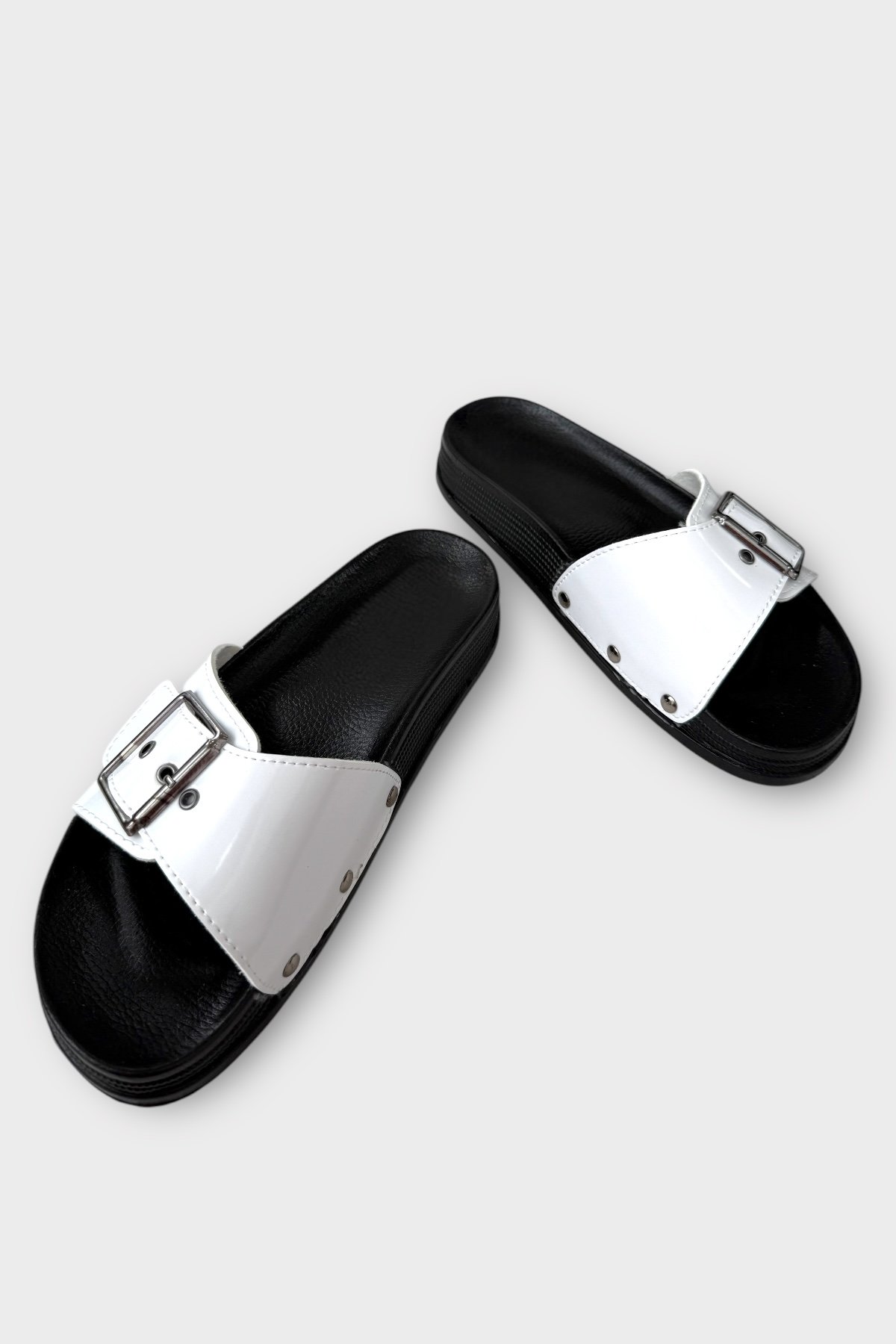 Kadın Günlük Terlik Tokalı Şık Ortopedik Yazlık Ev Plaj Tatil İş Terliği BEYAZ - Görsel 4