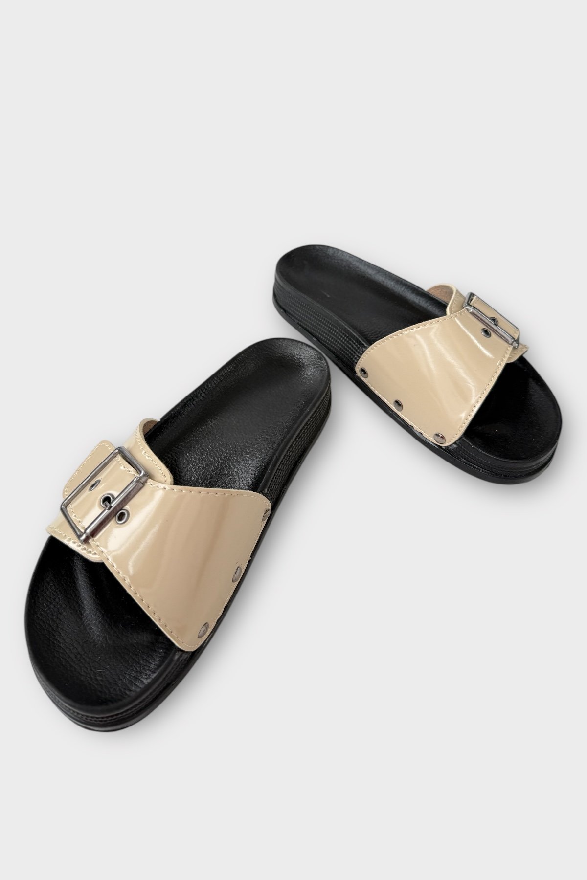 Kadın Günlük Terlik Tokalı Şık Ortopedik Yazlık Ev Plaj Tatil İş Terliği BEJ - Görsel 4