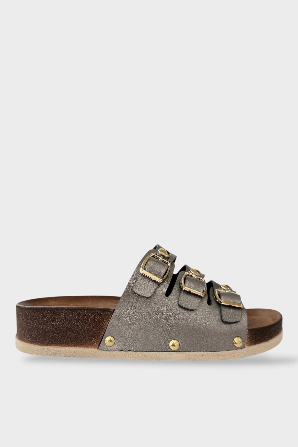 Kadın Günlük Terlik Tokalı Üç Bant Şık Ortopedik Yazlık Ev Plaj Tatil İş Terliği PLATİN - Görsel 2