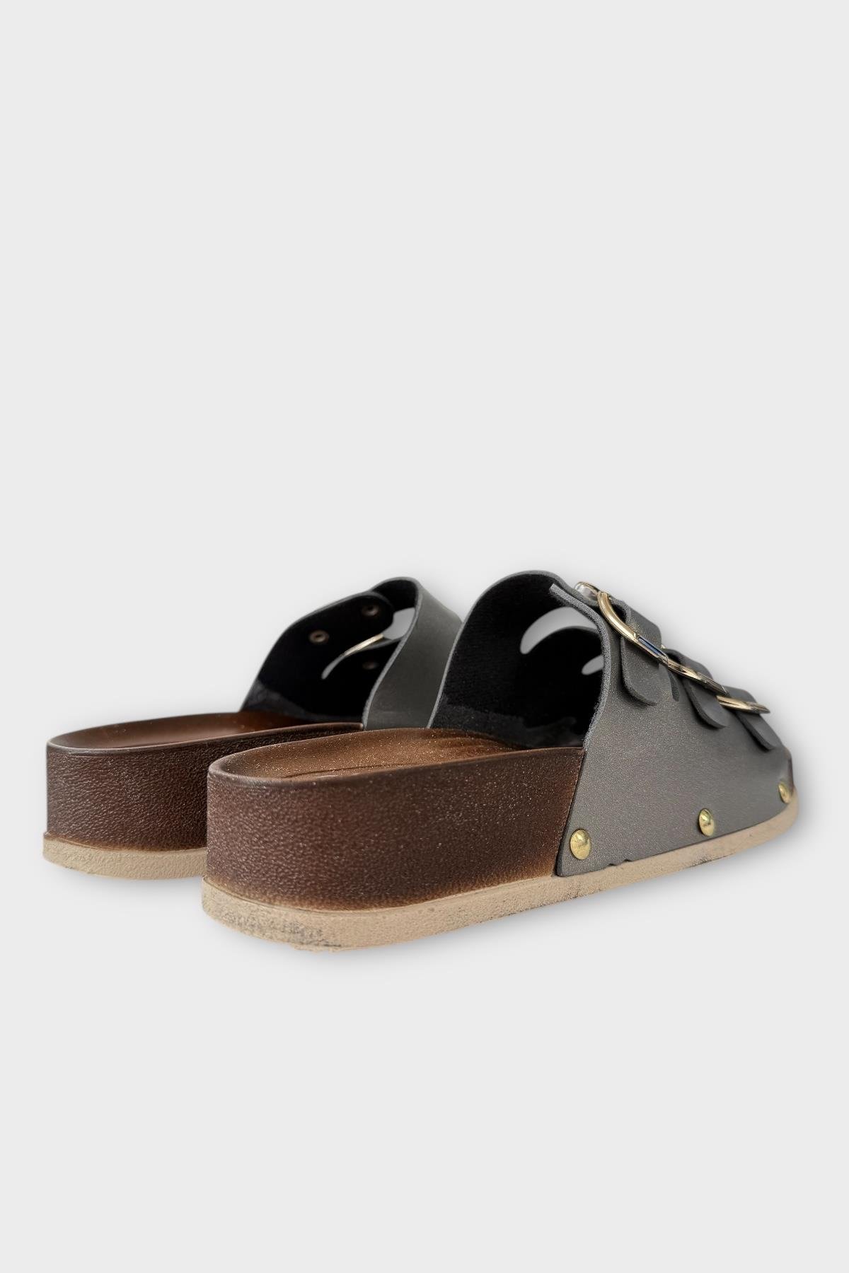 Kadın Günlük Terlik Tokalı Üç Bant Şık Ortopedik Yazlık Ev Plaj Tatil İş Terliği PLATİN - Görsel 6