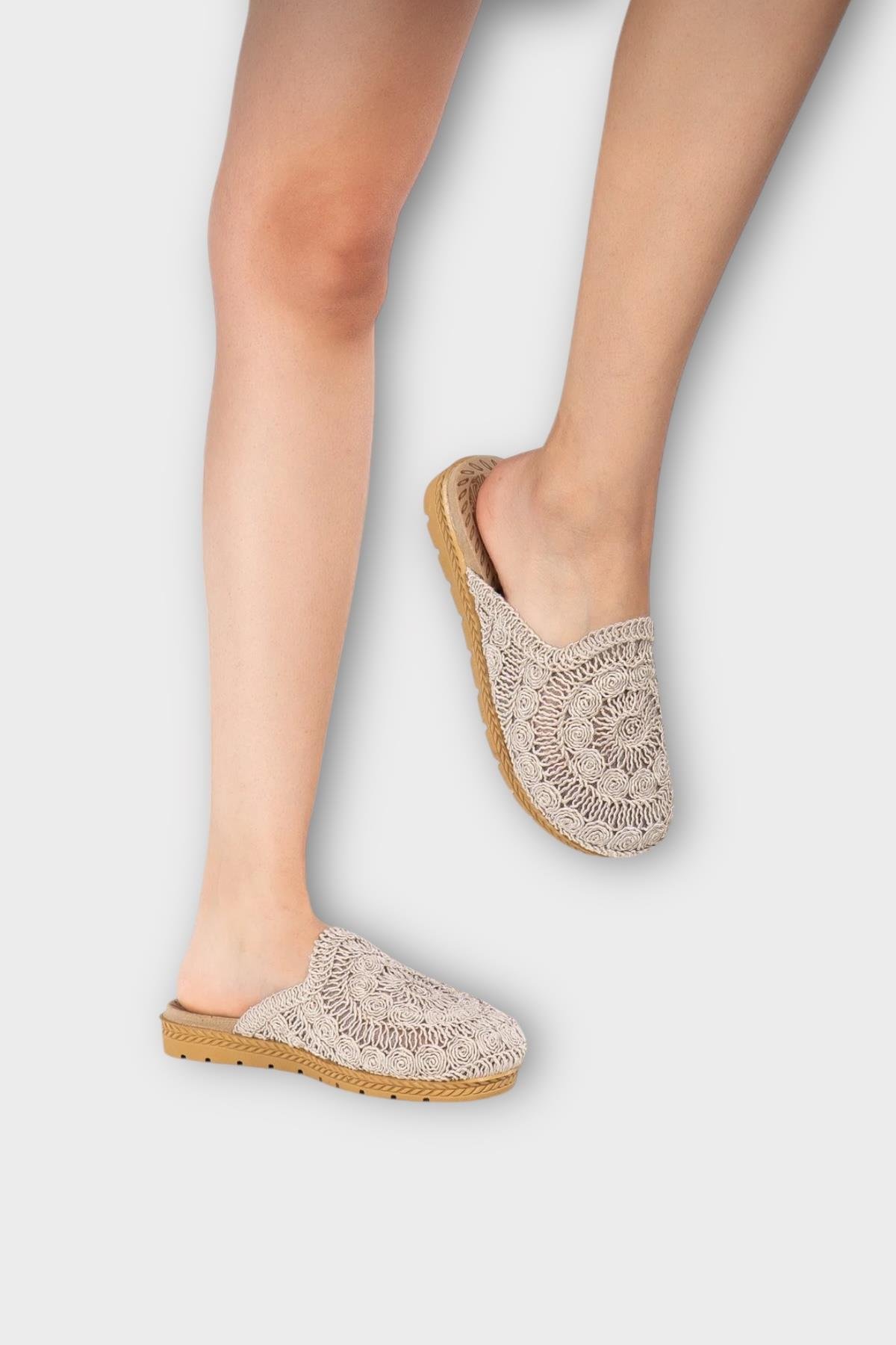 Kadın Hasır Örgü İşlemeli Önü Kapalı Günlük Rahat Terlik BEJ - Görsel 3