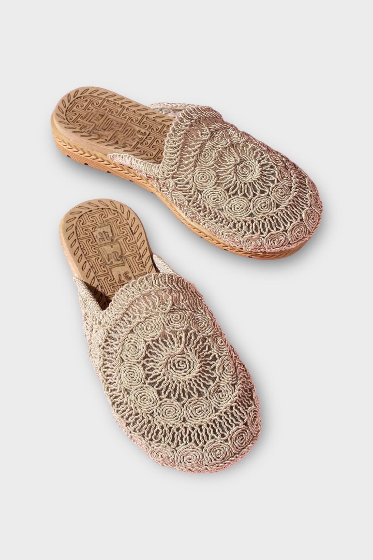 Kadın Hasır Örgü İşlemeli Önü Kapalı Günlük Rahat Terlik BEJ - Görsel 5