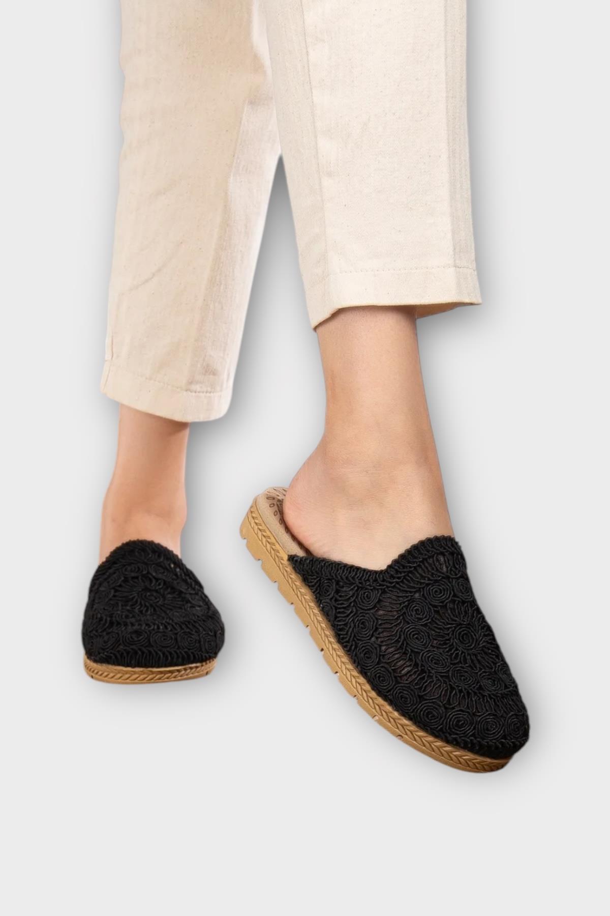 Kadın Hasır Örgü İşlemeli Önü Kapalı Günlük Rahat Terlik SİYAH - Görsel 2