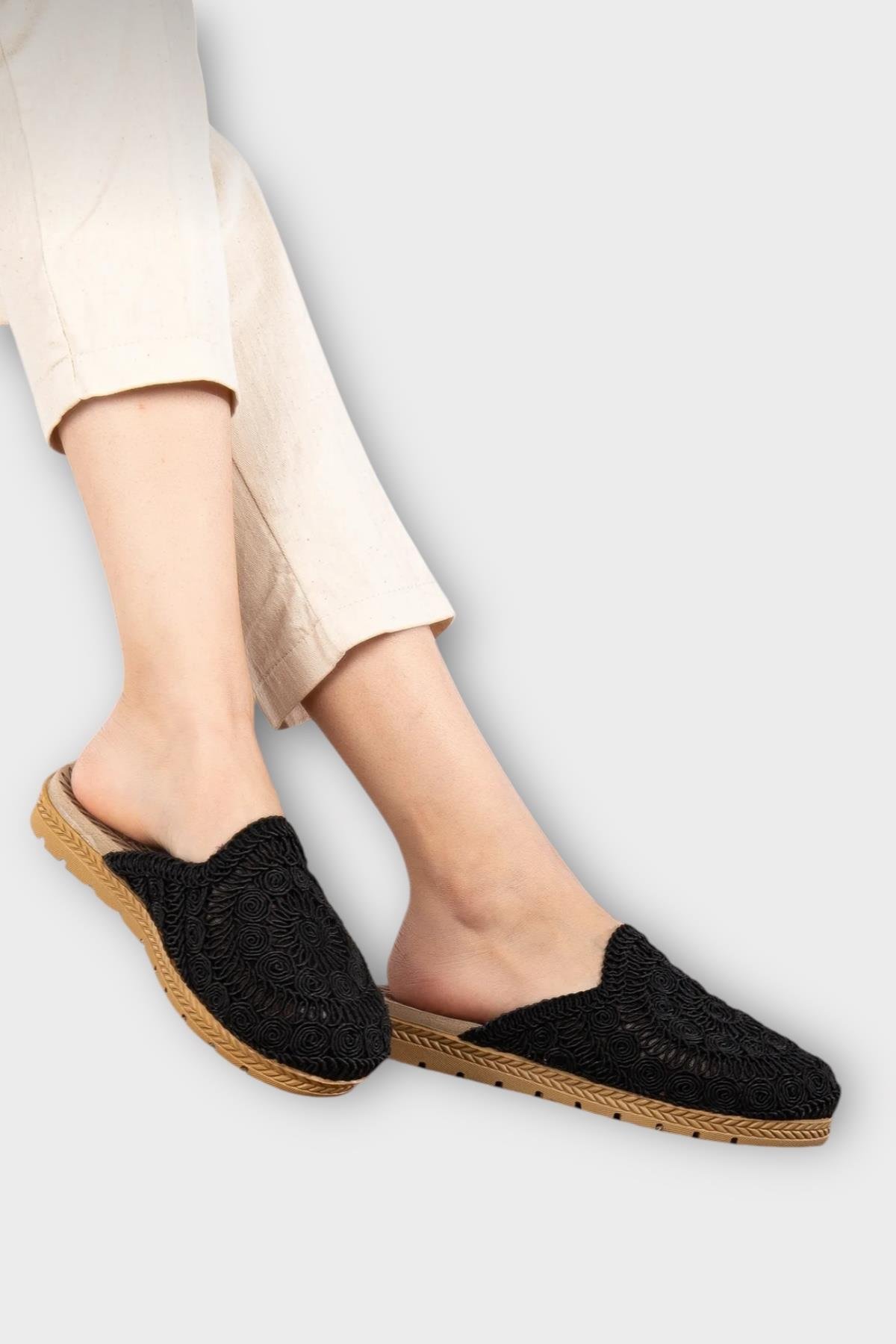Kadın Hasır Örgü İşlemeli Önü Kapalı Günlük Rahat Terlik SİYAH - Görsel 3