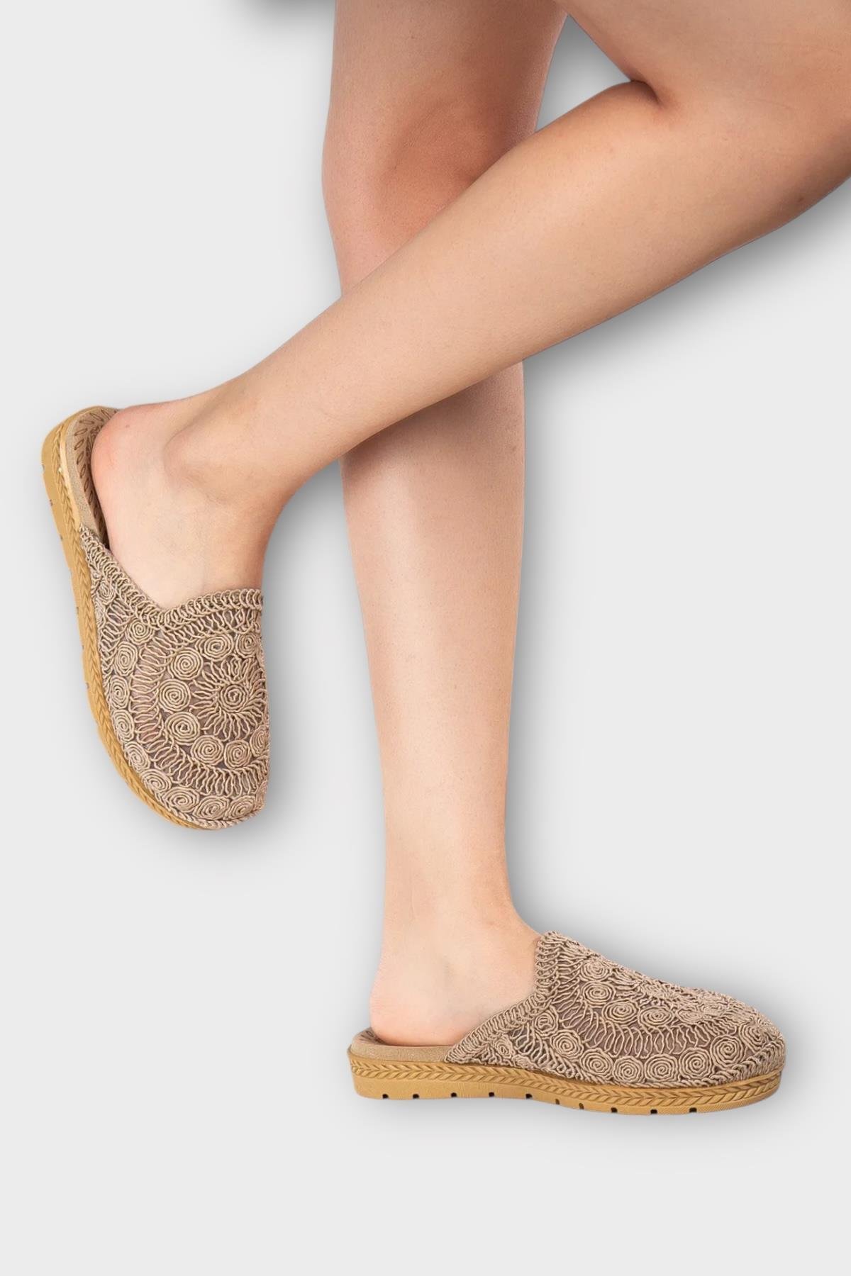 Kadın Hasır Örgü İşlemeli Önü Kapalı Günlük Rahat Terlik VİZON - Görsel 3