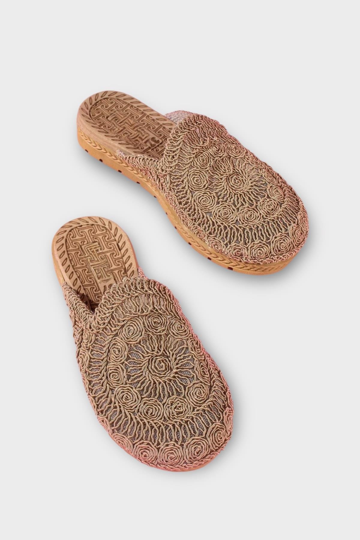 Kadın Hasır Örgü İşlemeli Önü Kapalı Günlük Rahat Terlik VİZON - Görsel 5