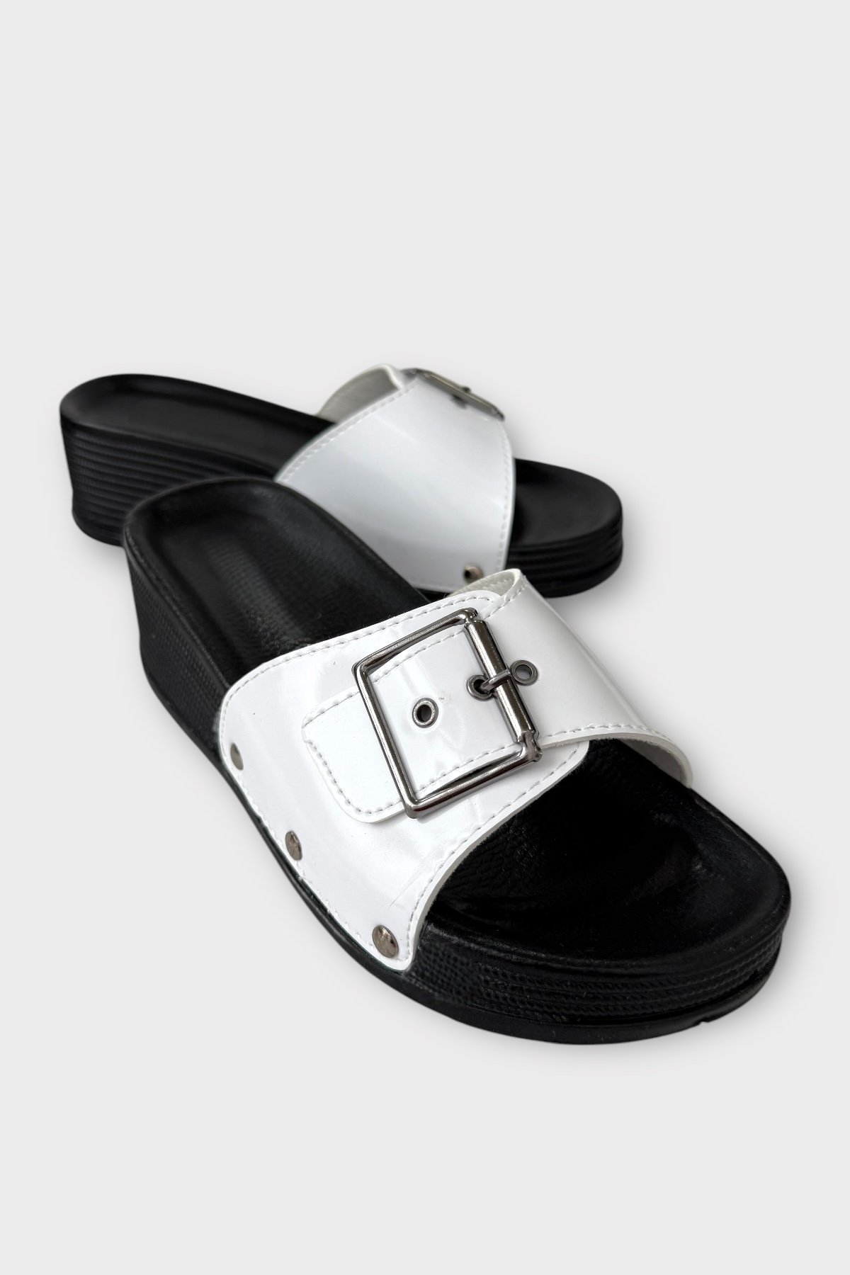 Kadın Günlük Terlik Tokalı Şık Ortopedik Yazlık Ev Plaj Tatil İş Terliği BEYAZ - Görsel 3