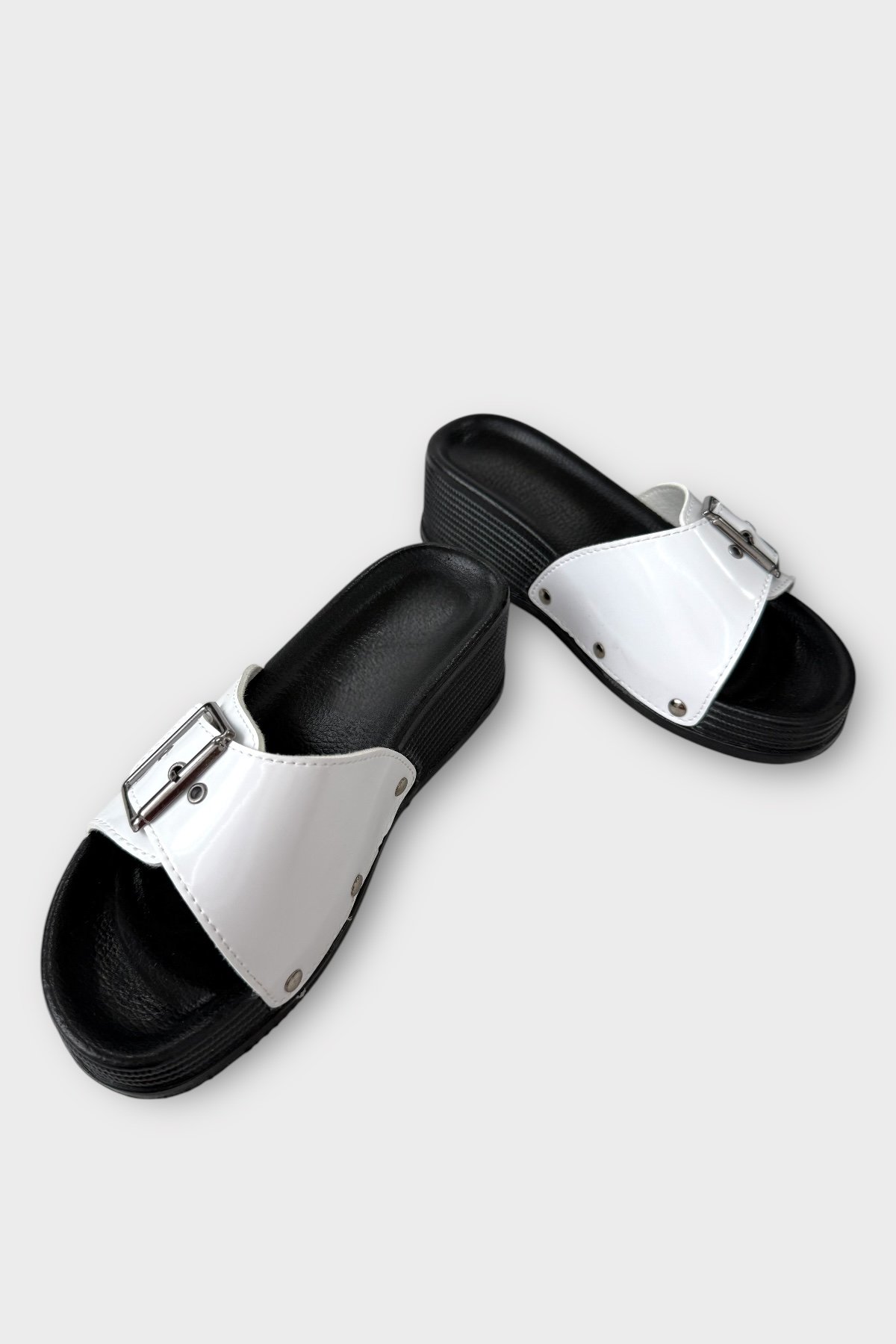 Kadın Günlük Terlik Tokalı Şık Ortopedik Yazlık Ev Plaj Tatil İş Terliği BEYAZ - Görsel 4