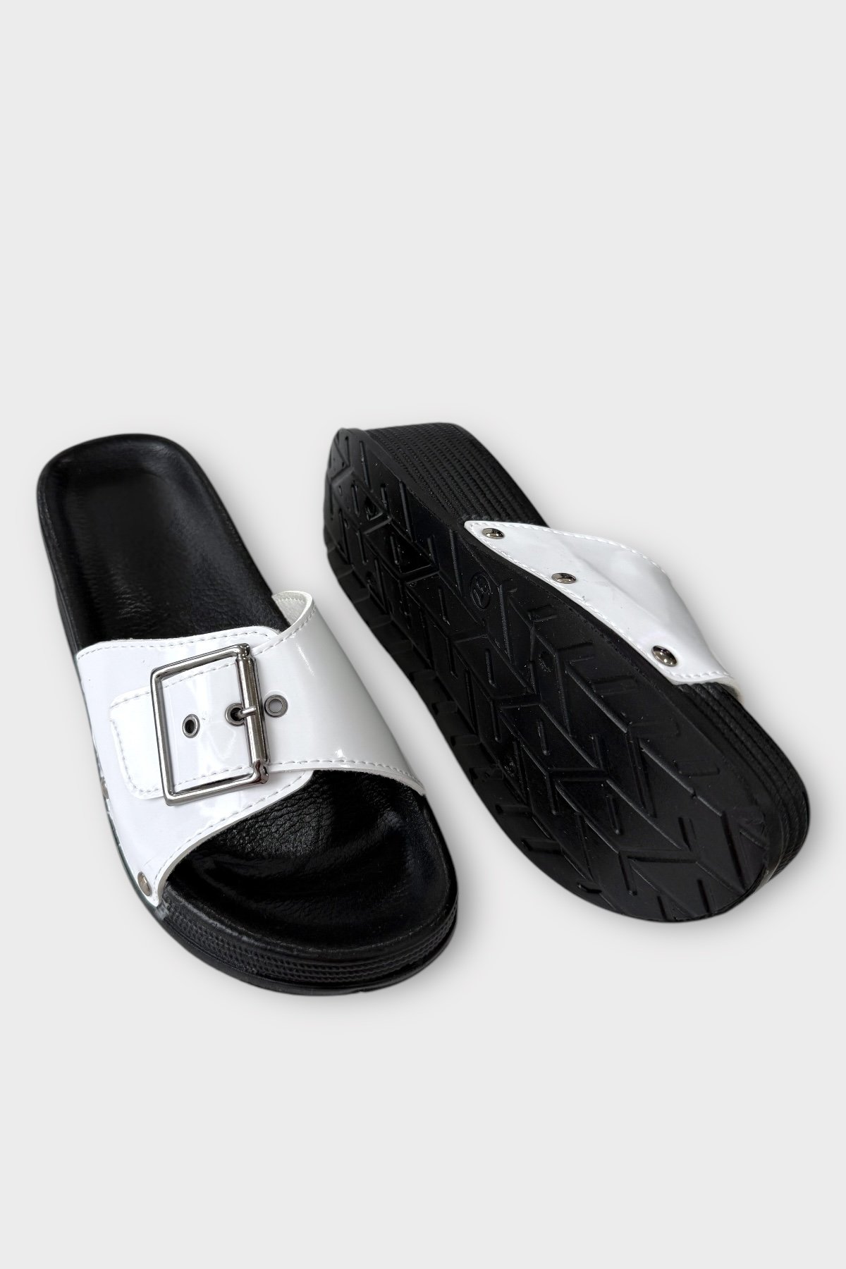 Kadın Günlük Terlik Tokalı Şık Ortopedik Yazlık Ev Plaj Tatil İş Terliği BEYAZ - Görsel 5