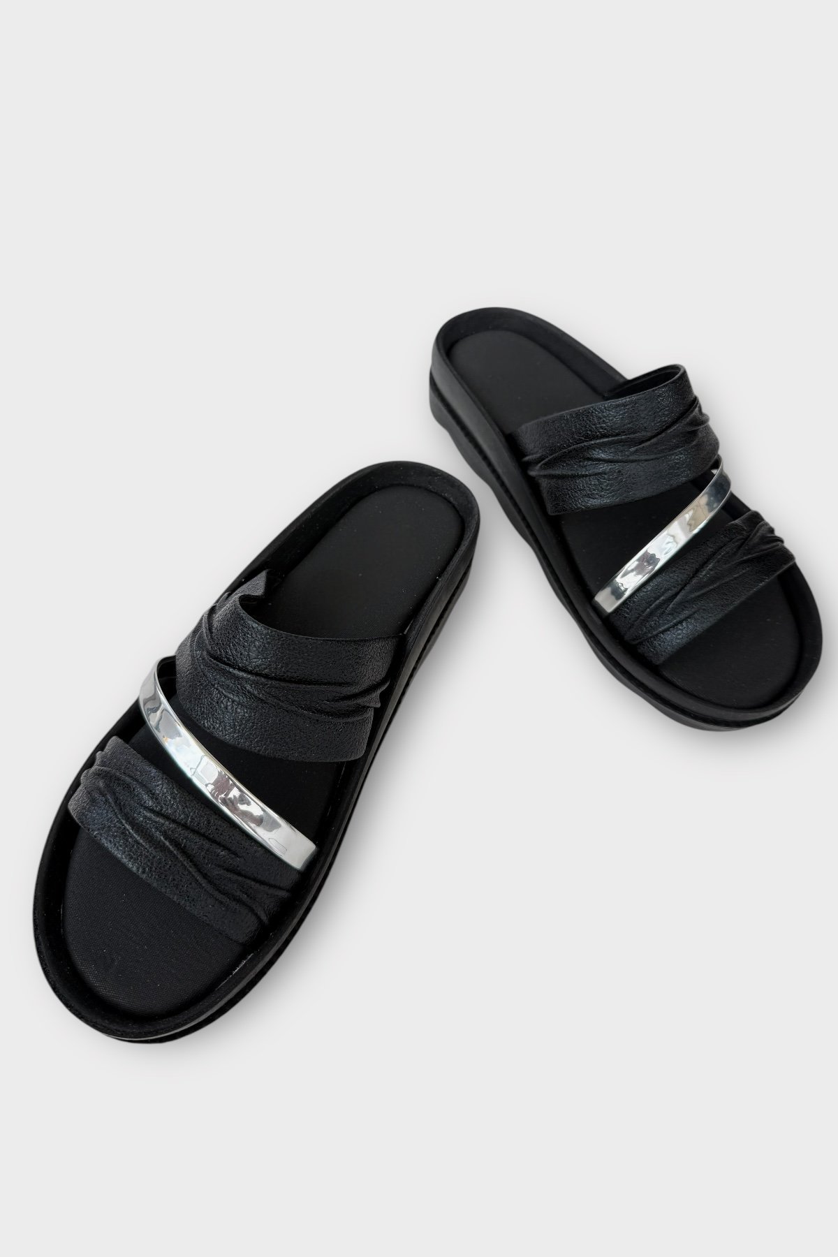 Anatomik Dolgu Taban Yumuşak Rahat Kadın Terlik SİYAH - GÜMÜŞ - Görsel 4