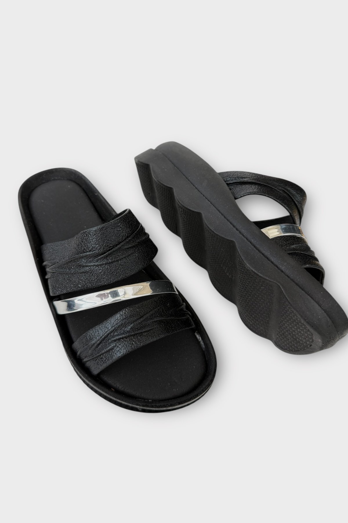 Anatomik Dolgu Taban Yumuşak Rahat Kadın Terlik SİYAH - GÜMÜŞ - Görsel 5