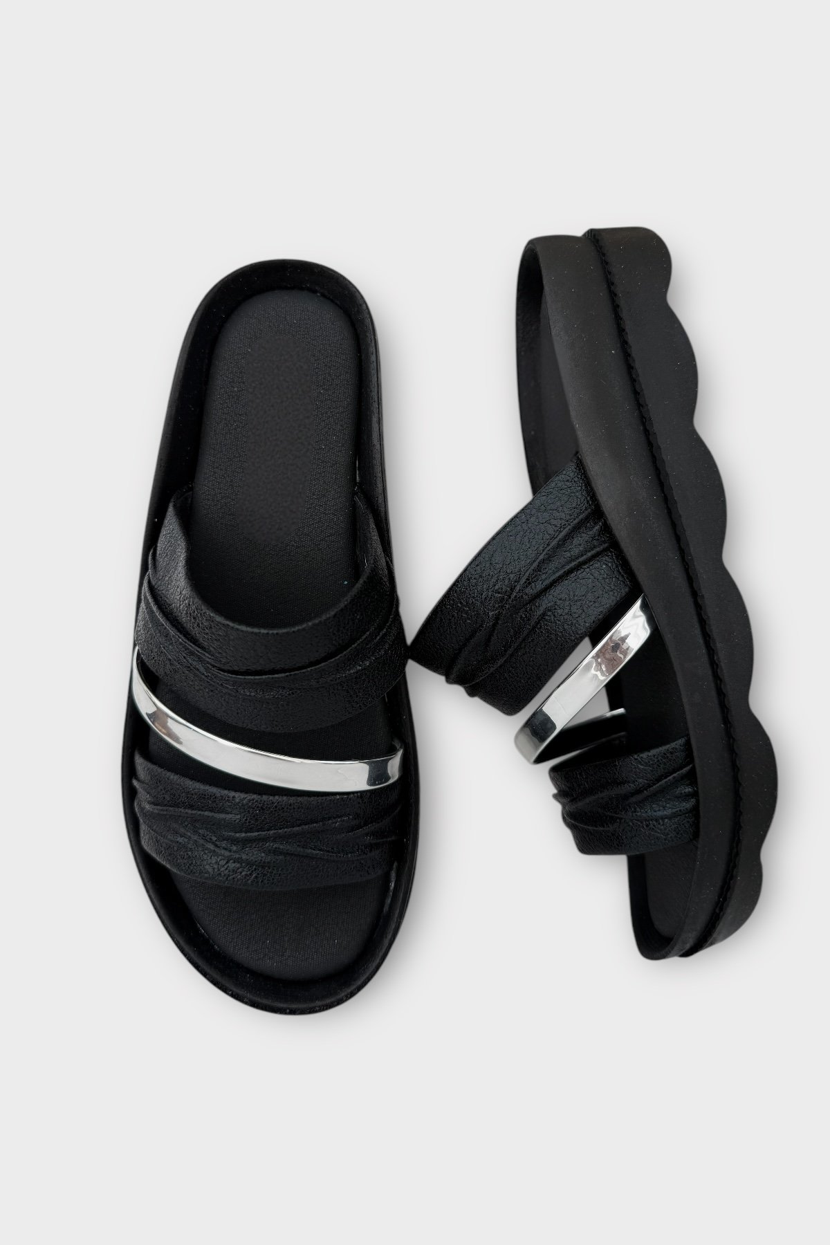 Anatomik Dolgu Taban Yumuşak Rahat Kadın Terlik SİYAH - GÜMÜŞ - Görsel 7