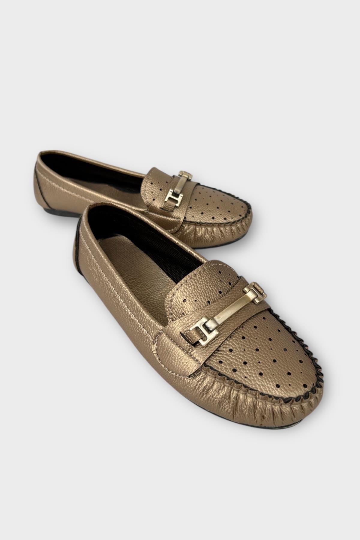 Kadın Delikli Tokalı Babet Ayakkabı ALTIN - Görsel 3