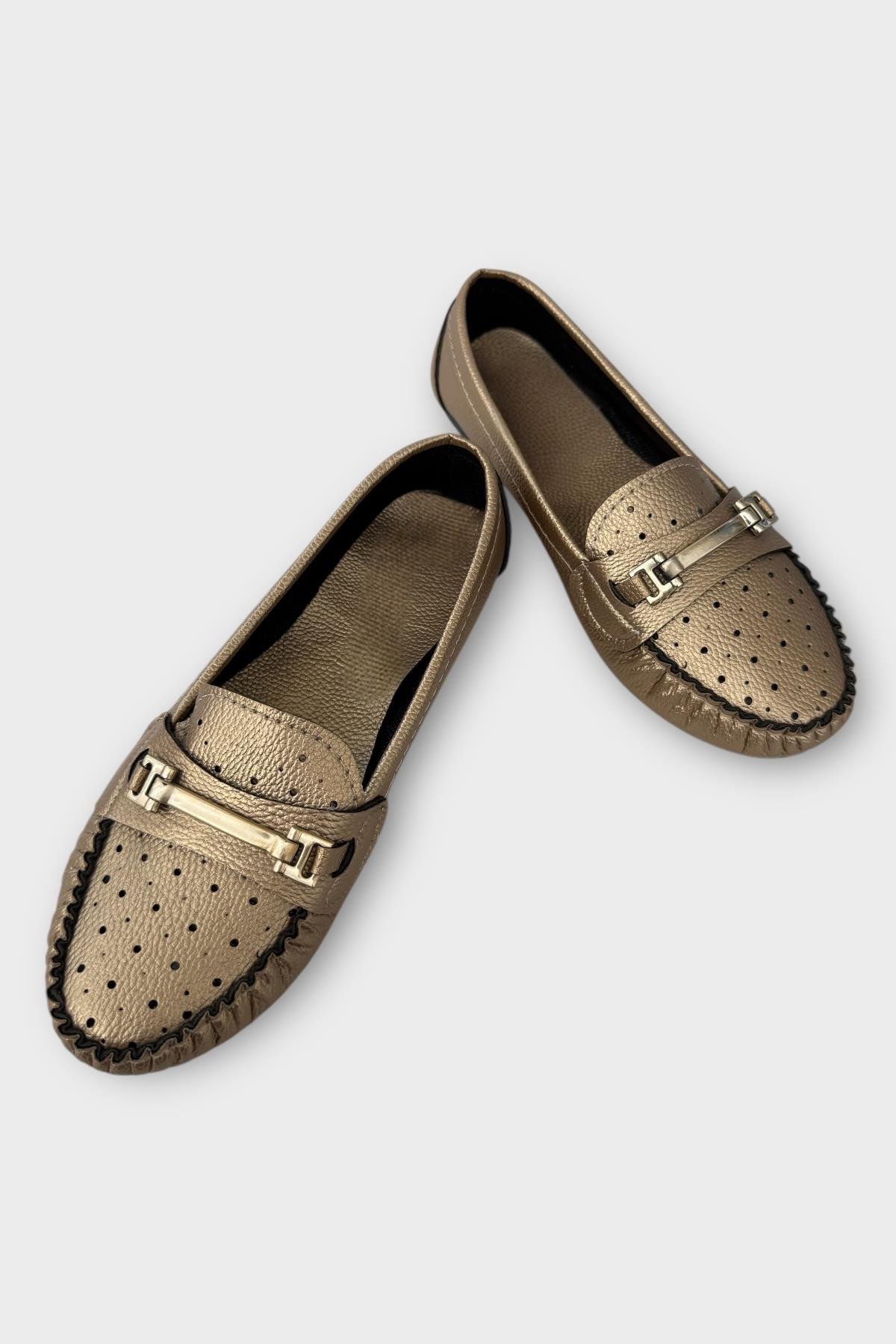 Kadın Delikli Tokalı Babet Ayakkabı ALTIN - Görsel 4