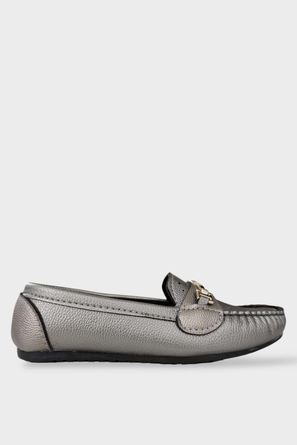 Kadın Delikli Tokalı Babet Ayakkabı GÜMÜŞ - Görsel 2