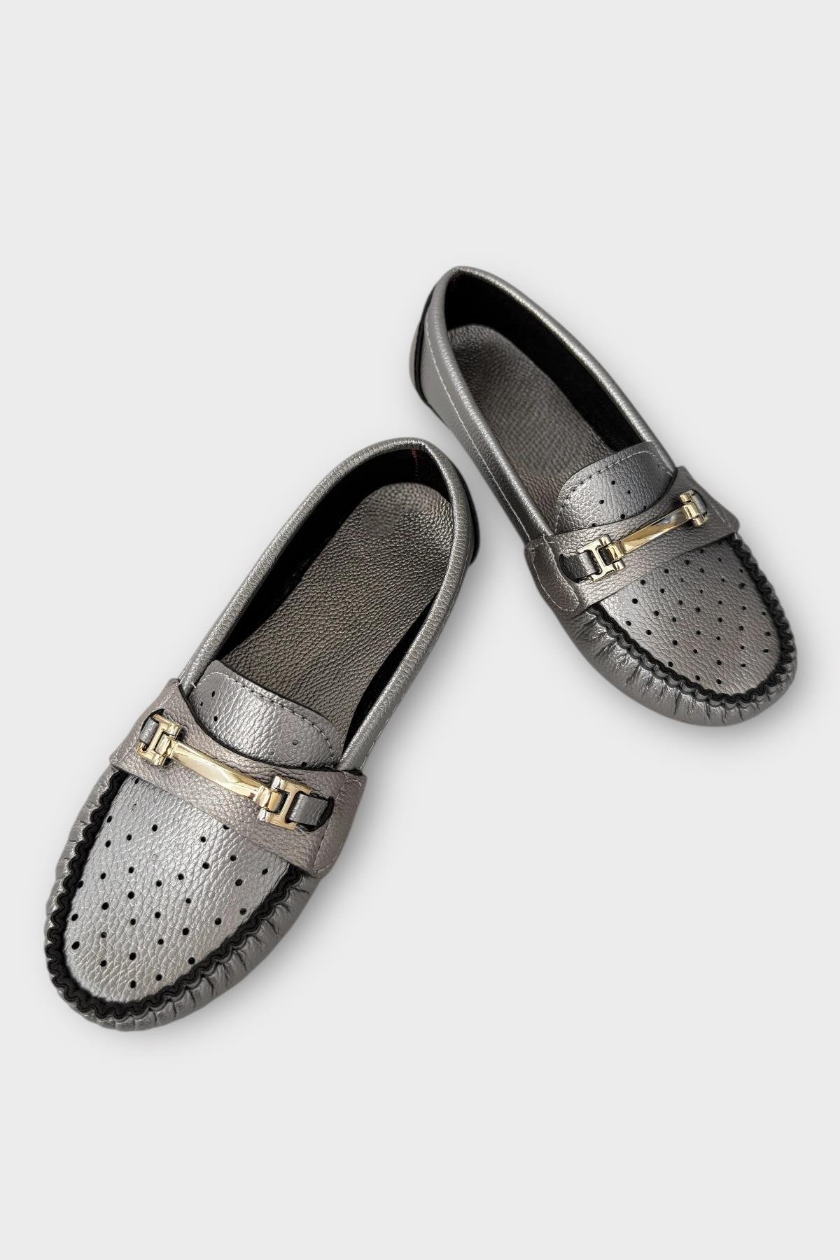 Kadın Delikli Tokalı Babet Ayakkabı GÜMÜŞ - Görsel 4