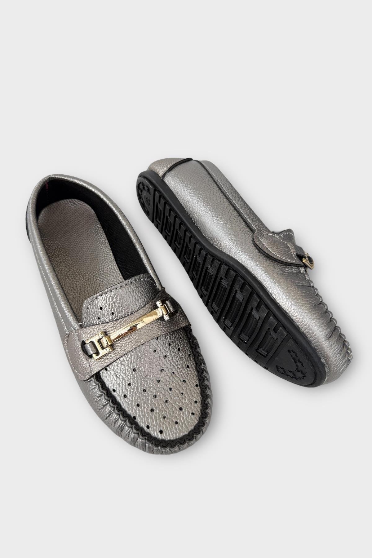 Kadın Delikli Tokalı Babet Ayakkabı GÜMÜŞ - Görsel 5