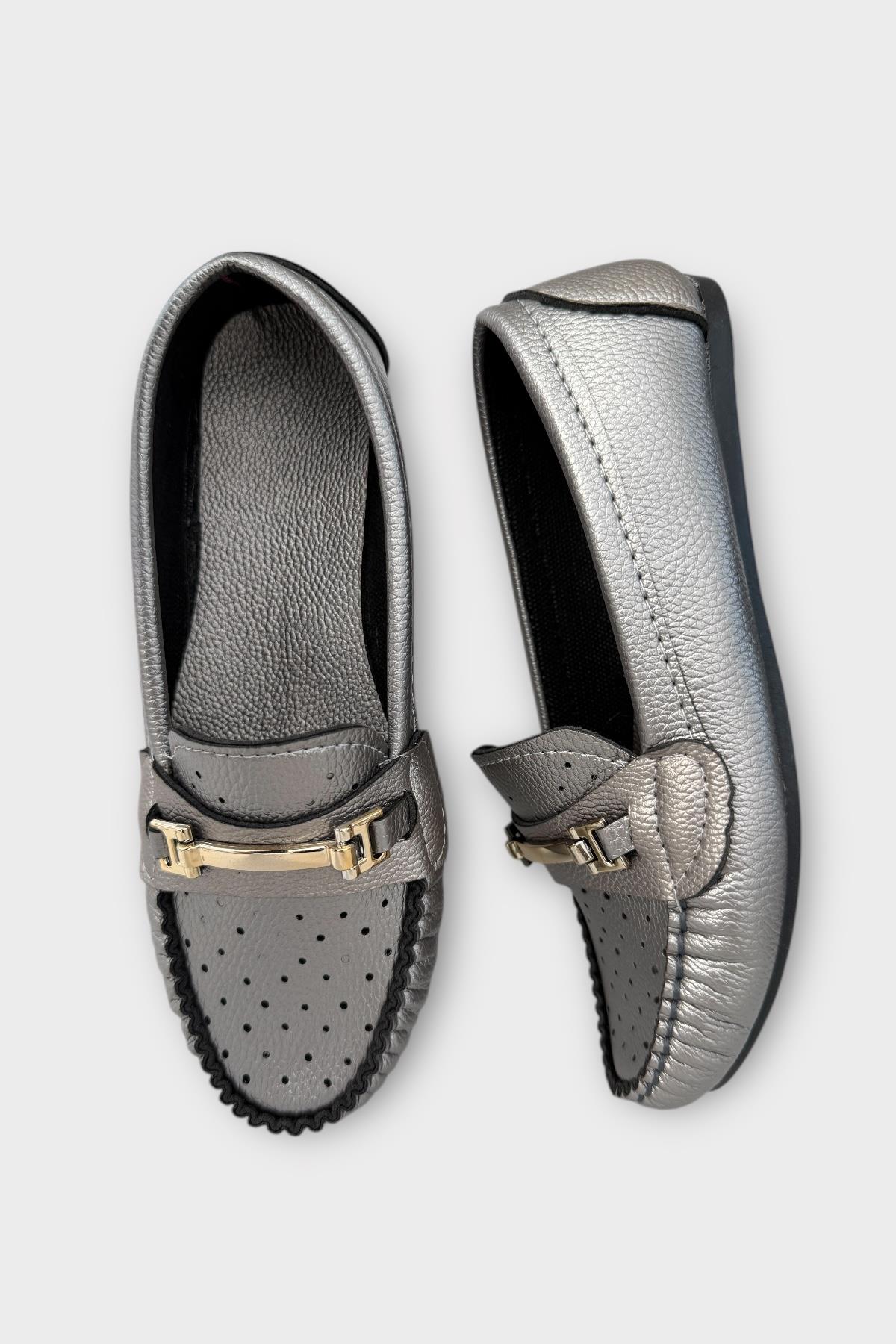 Kadın Delikli Tokalı Babet Ayakkabı GÜMÜŞ - Görsel 7