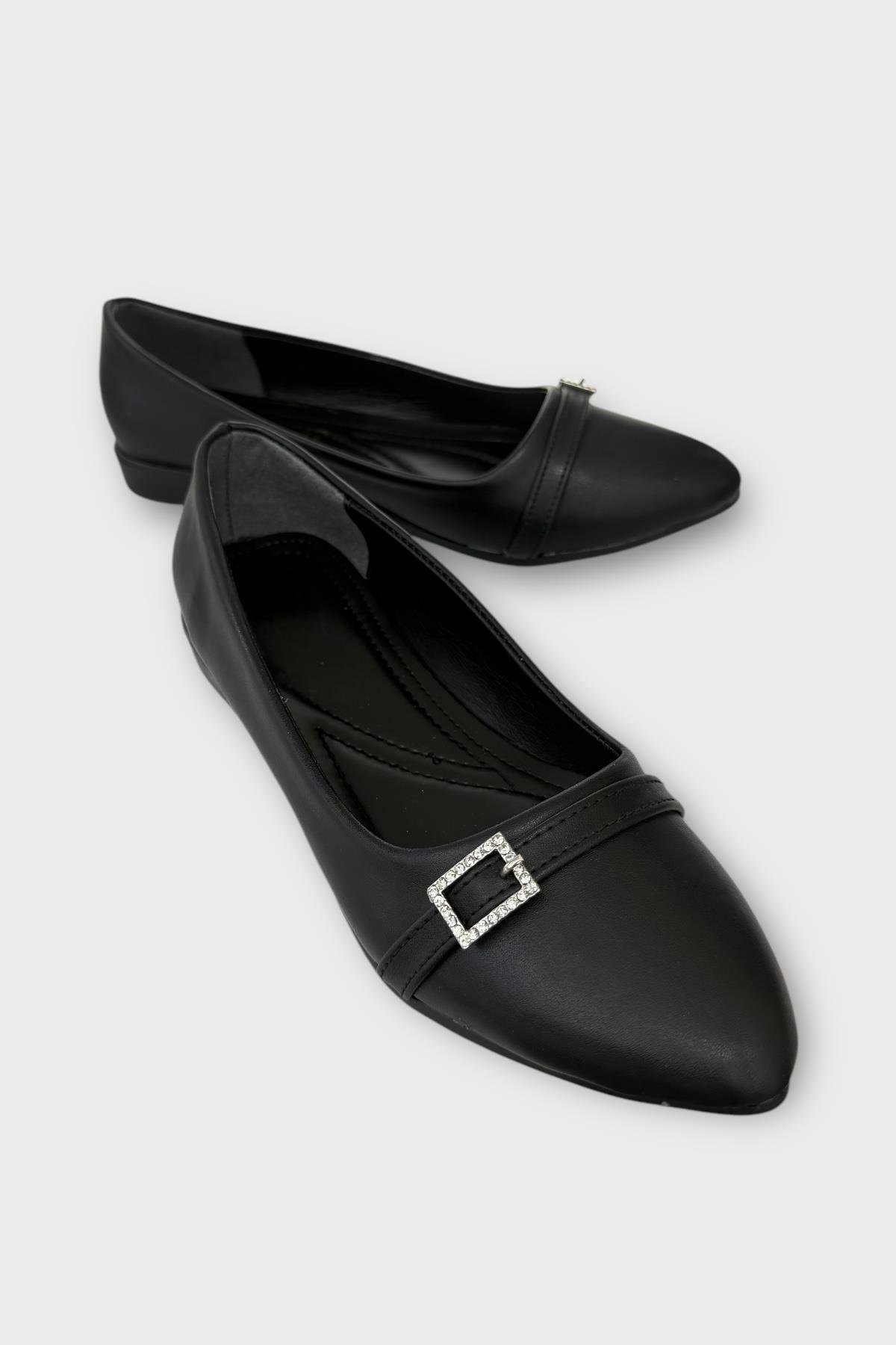 Kadın Toka Detay Sivri Burun Babet Ayakkabı SİYAH - Görsel 3