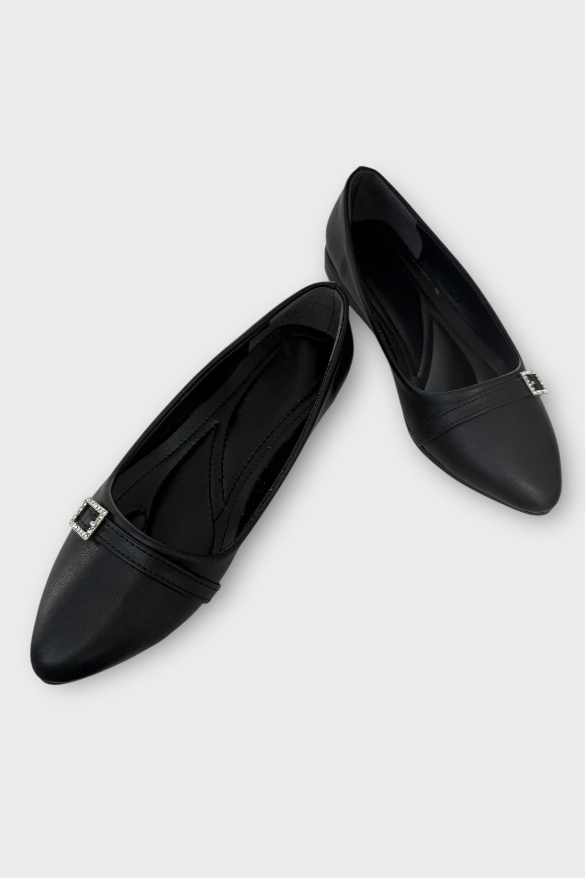 Kadın Toka Detay Sivri Burun Babet Ayakkabı SİYAH - Görsel 4