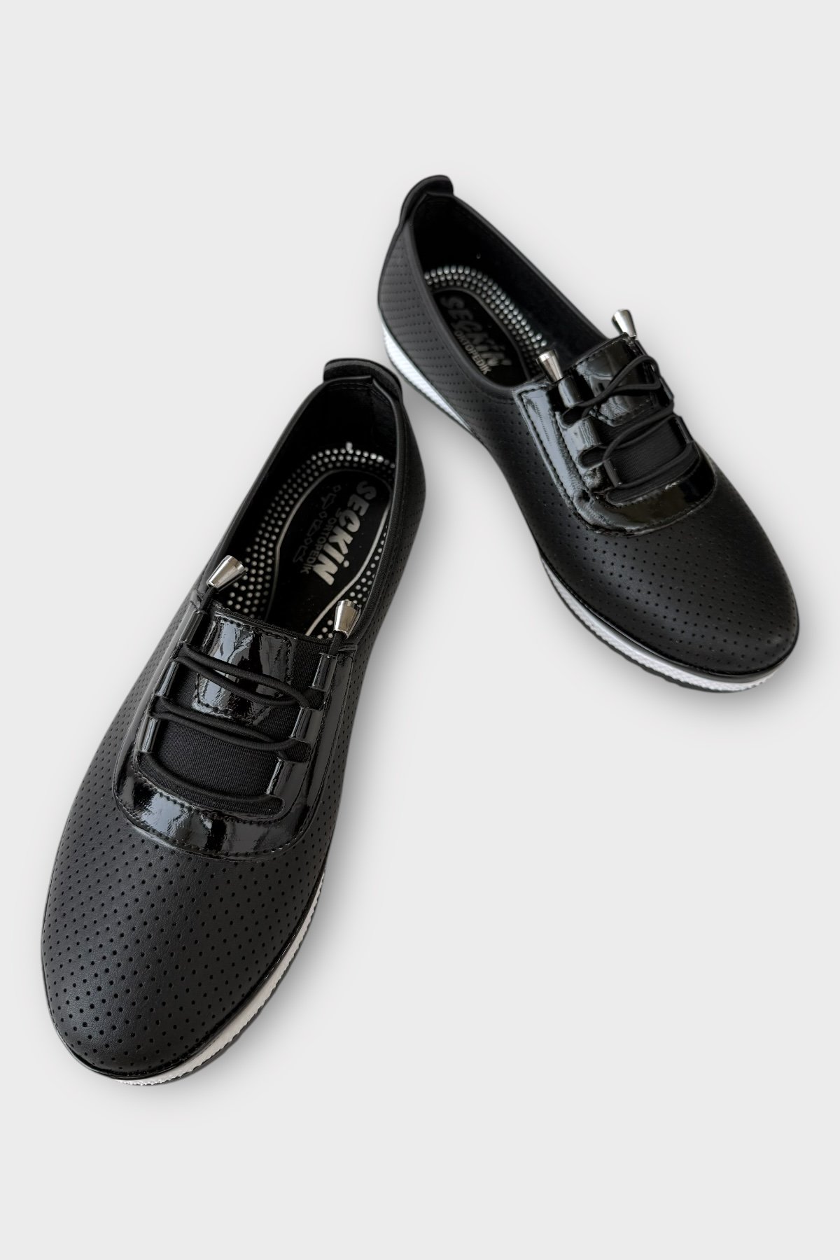 Ortopedik Hava Alan Yumuşak Tabanlı Günlük Anne Babet SİYAH - BEYAZ - Görsel 4