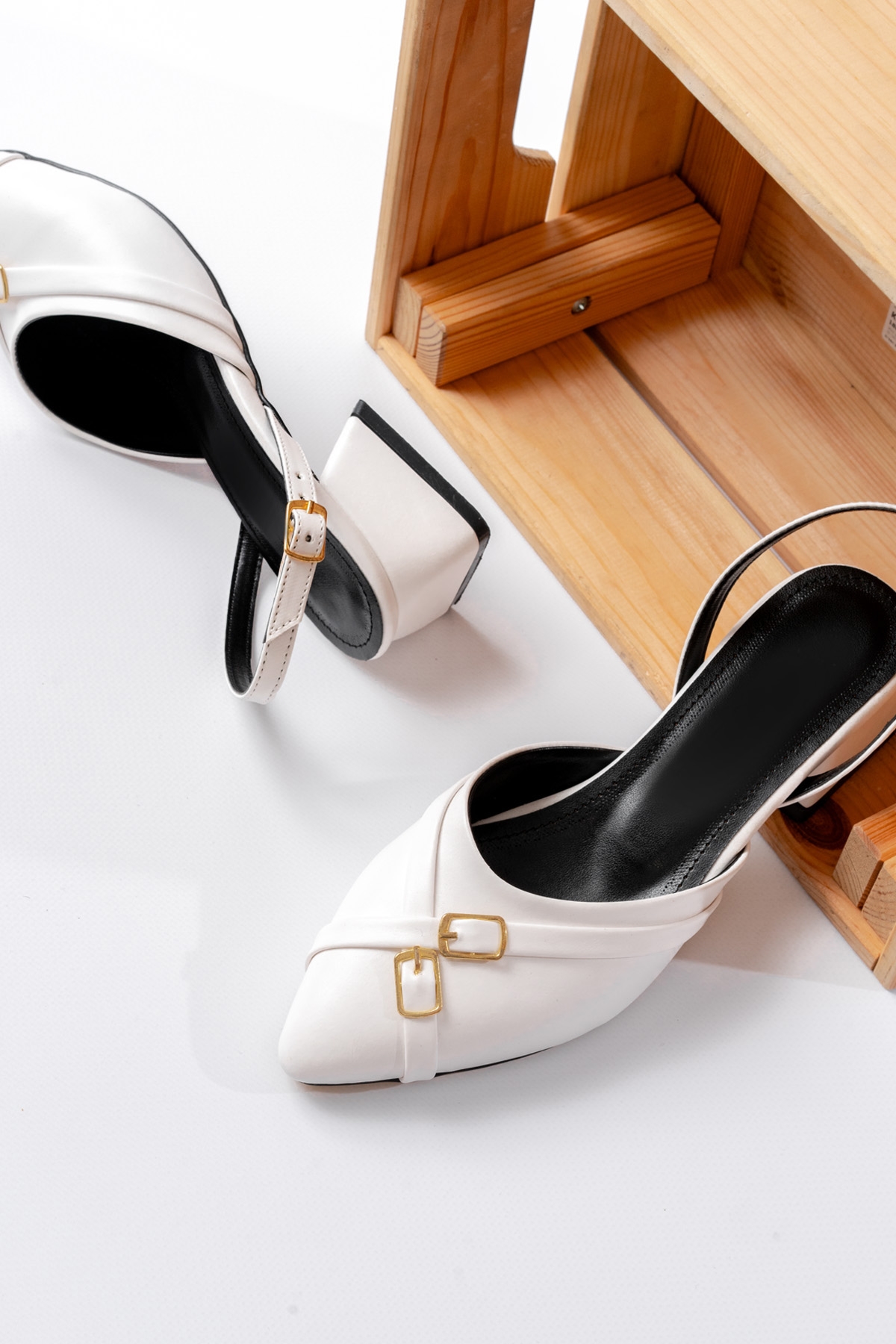 Gabriel Beyaz Çapraz Tokalı (4 cm Topuklu) Sivri Burun Babet Ayakkabı - Görsel 3